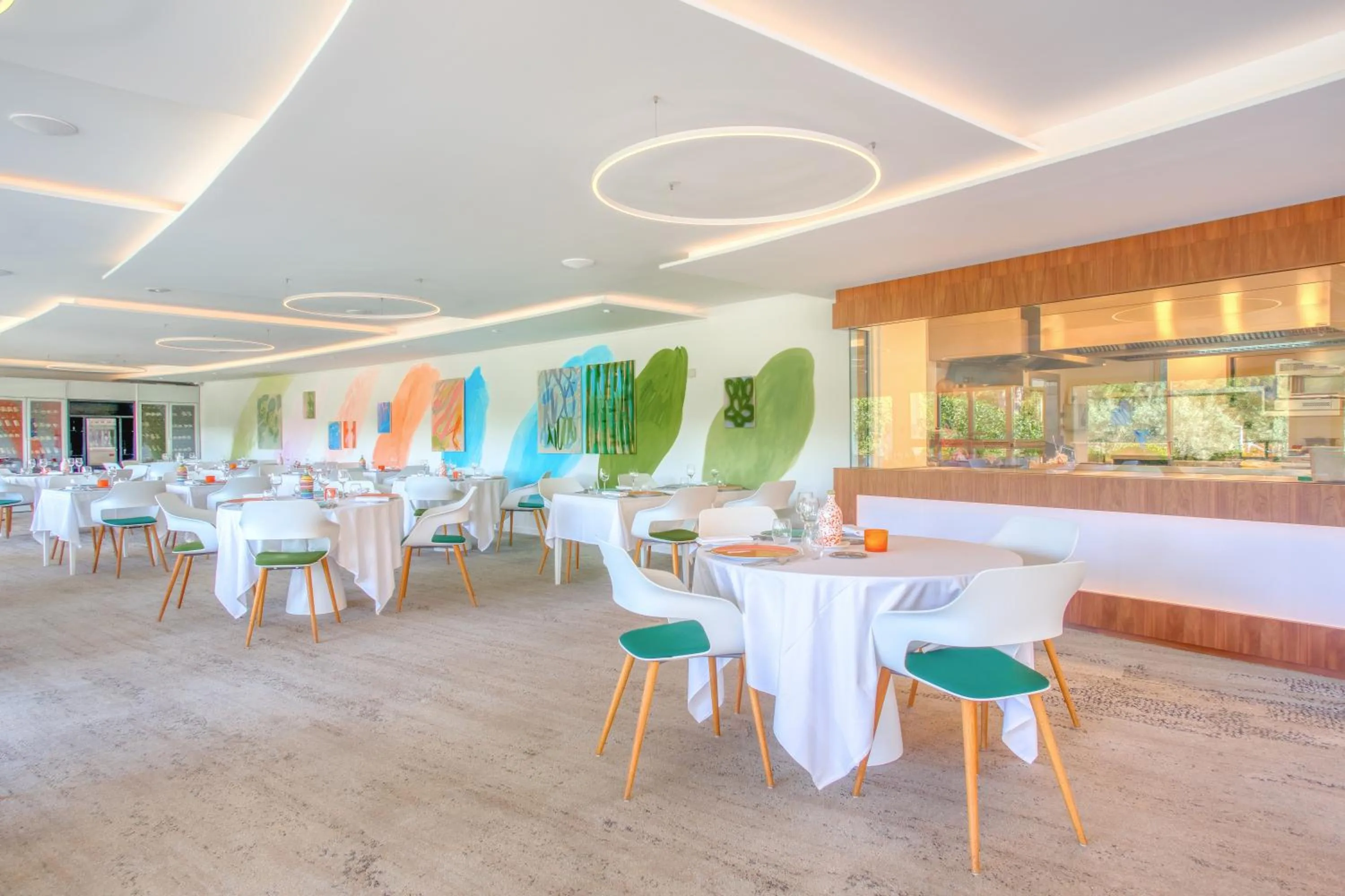 Restaurant/places to eat in Hotel Restaurant La Vague de Saint Paul