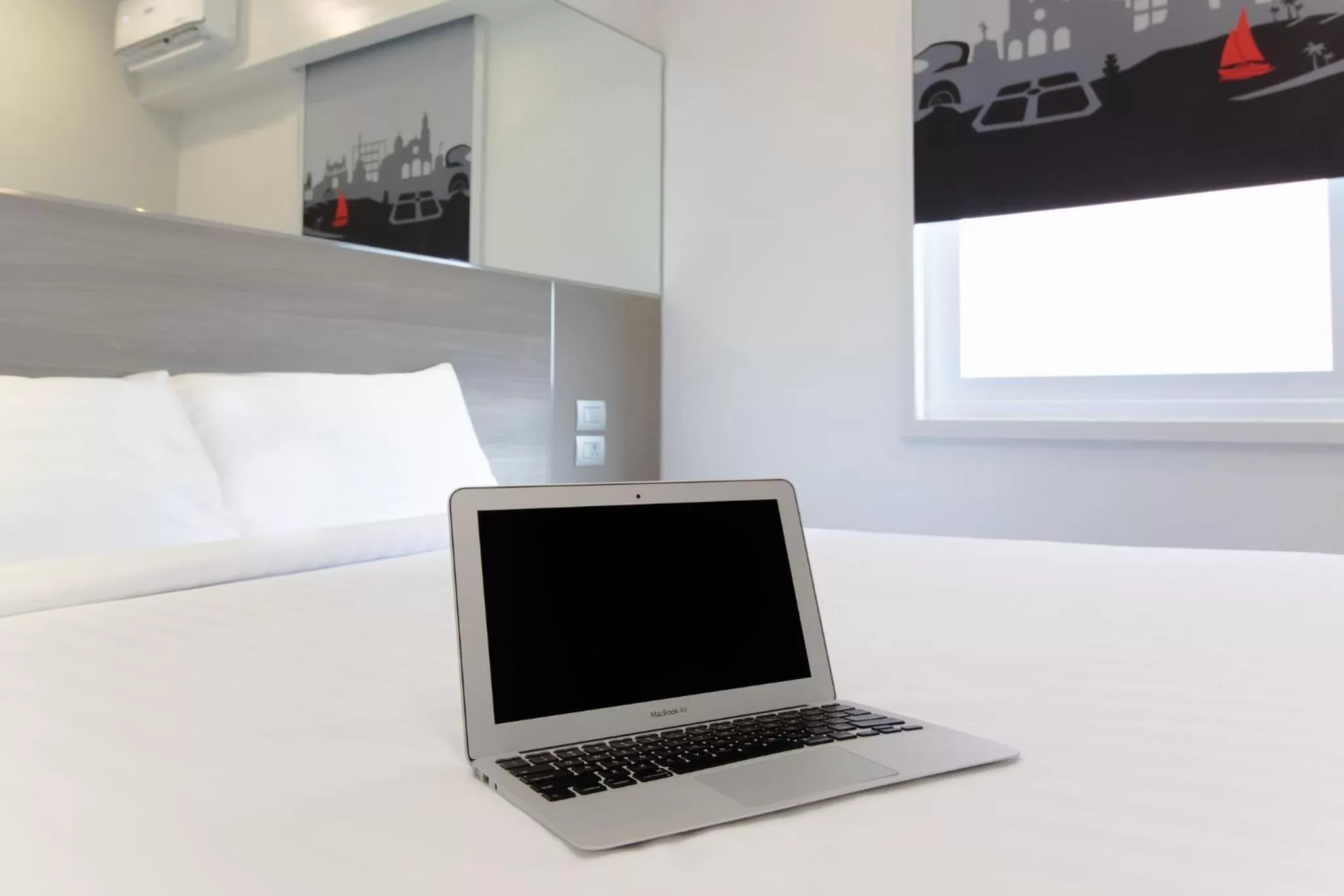 Bedroom, Bed in Red Planet Manila Bay