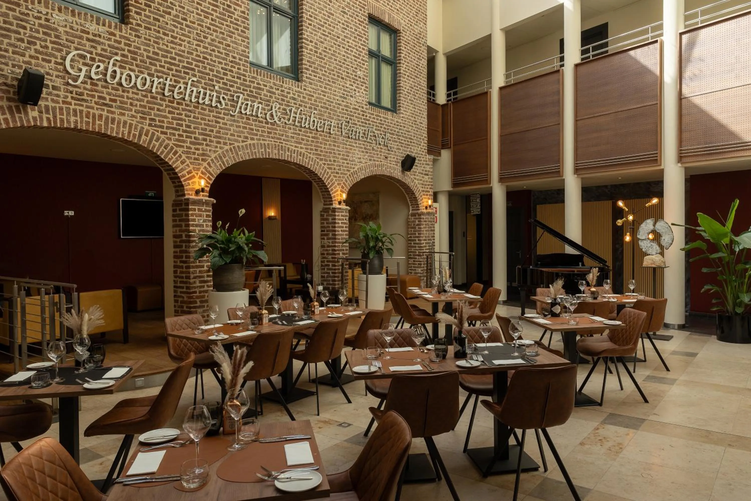 Restaurant/places to eat in Hotel Van Eyck