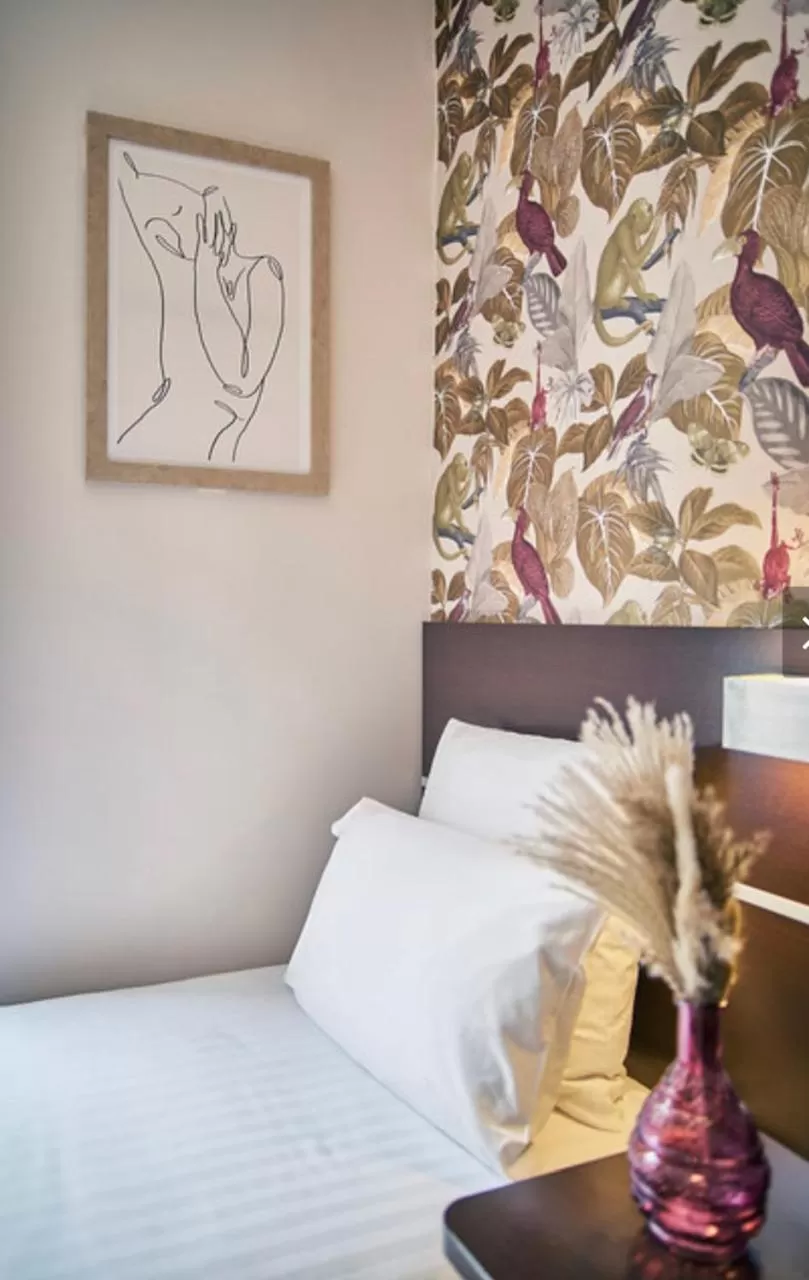 Bed in Hotel du Vieux Port