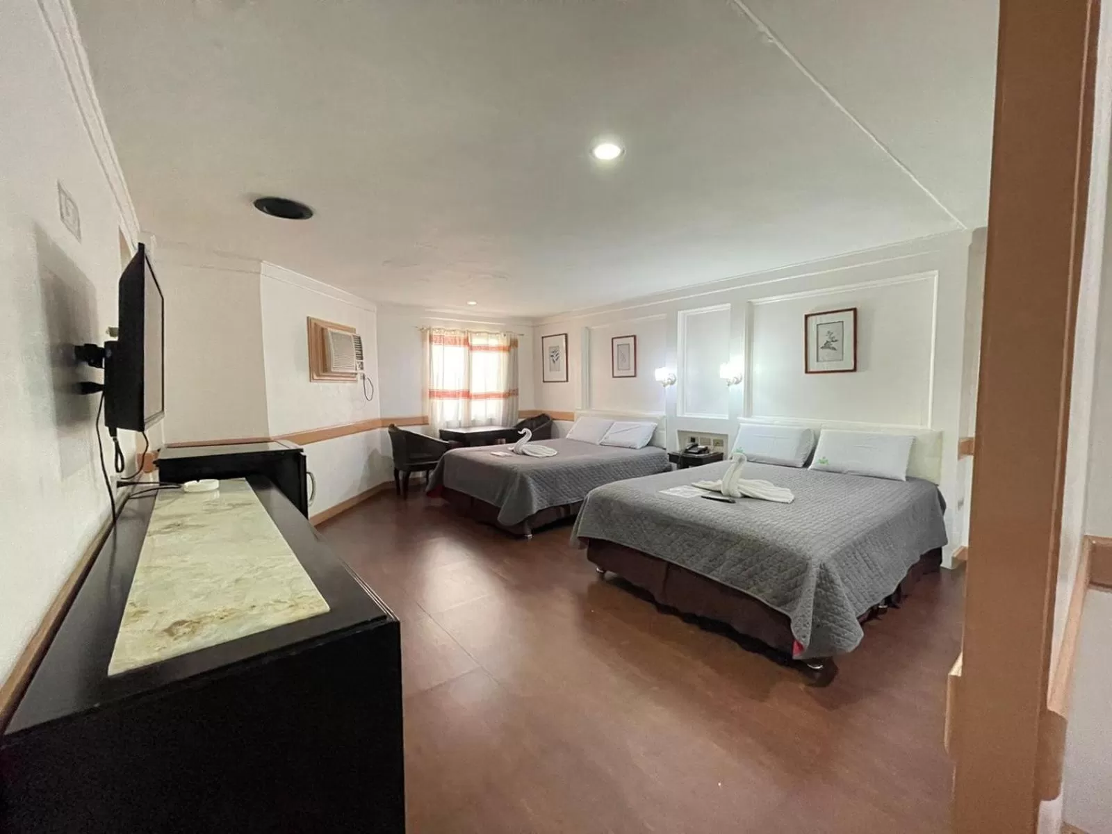 Bedroom, Bed in Town and Country Hotel V Mapa