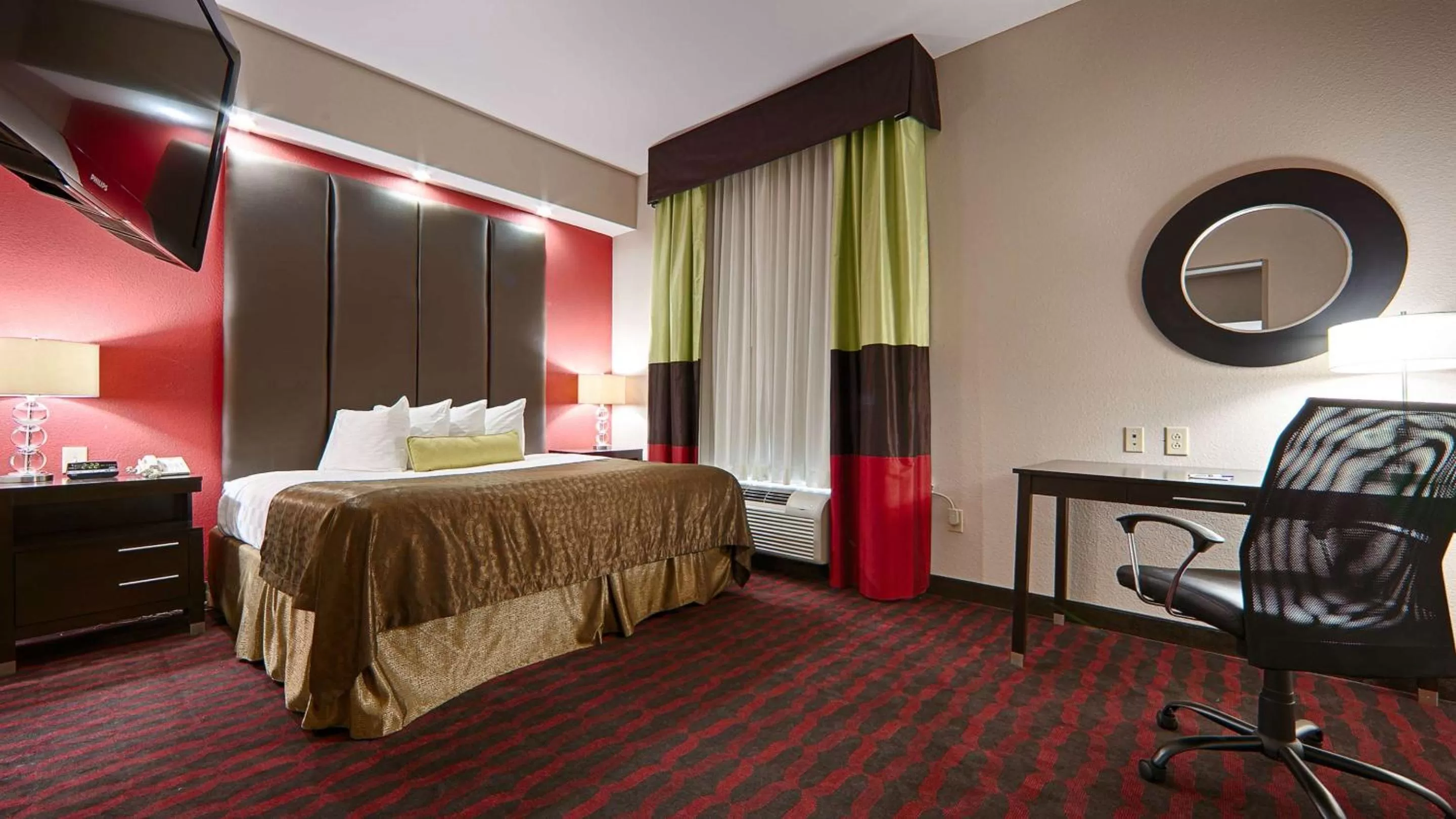 Photo of the whole room, Bed in Best Western Plus Cushing Inn & Suites