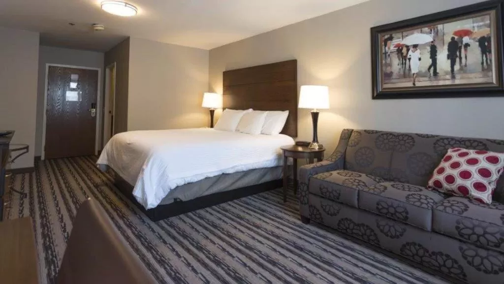 Photo of the whole room, Bed in Colonial Hotel