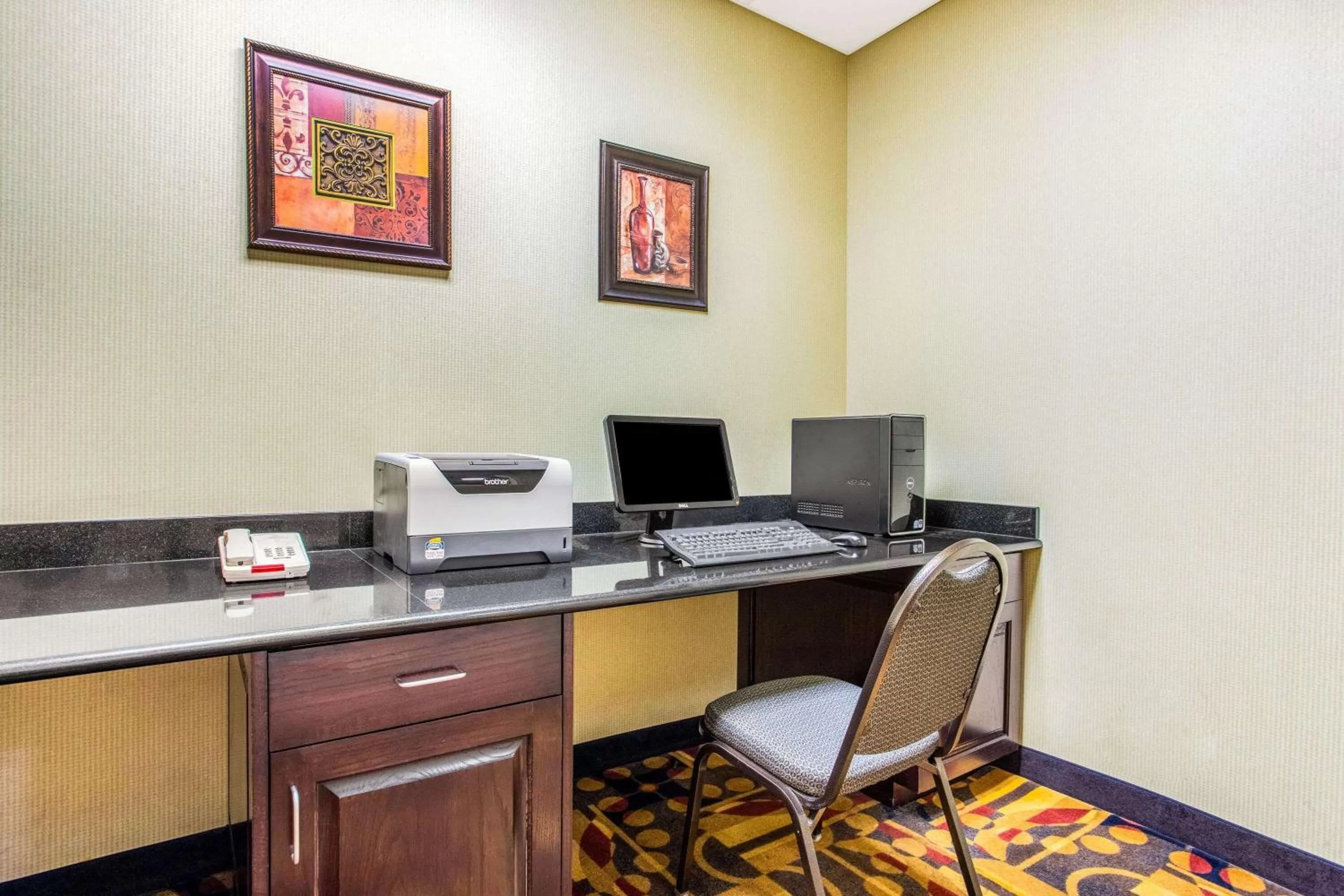 Business facilities in La Quinta by Wyndham Ennis