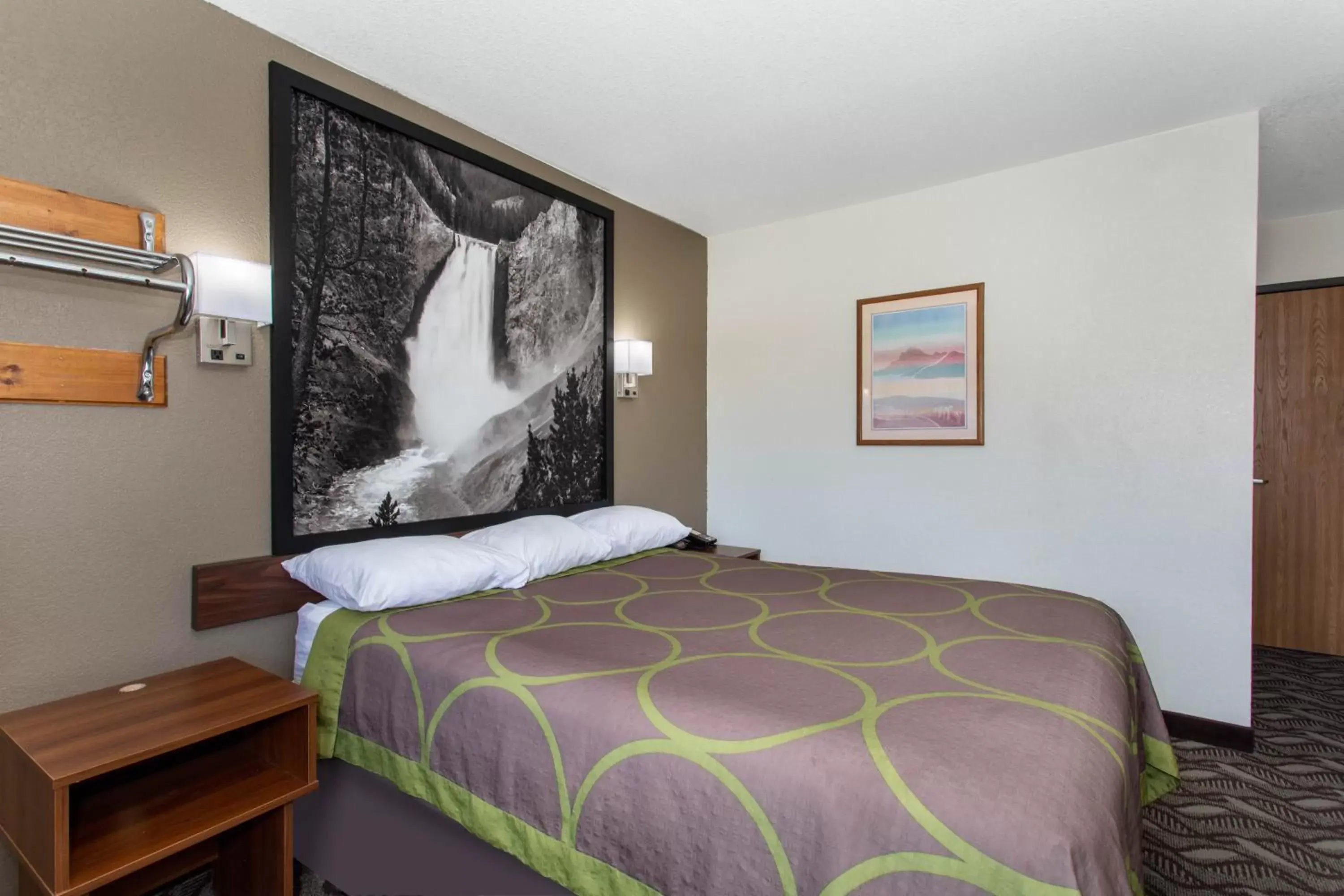 Queen Room - Non-Smoking in Super 8 by Wyndham Dubois Queen Room - Non-Smoking in Super 8 by Wyndham Dubois