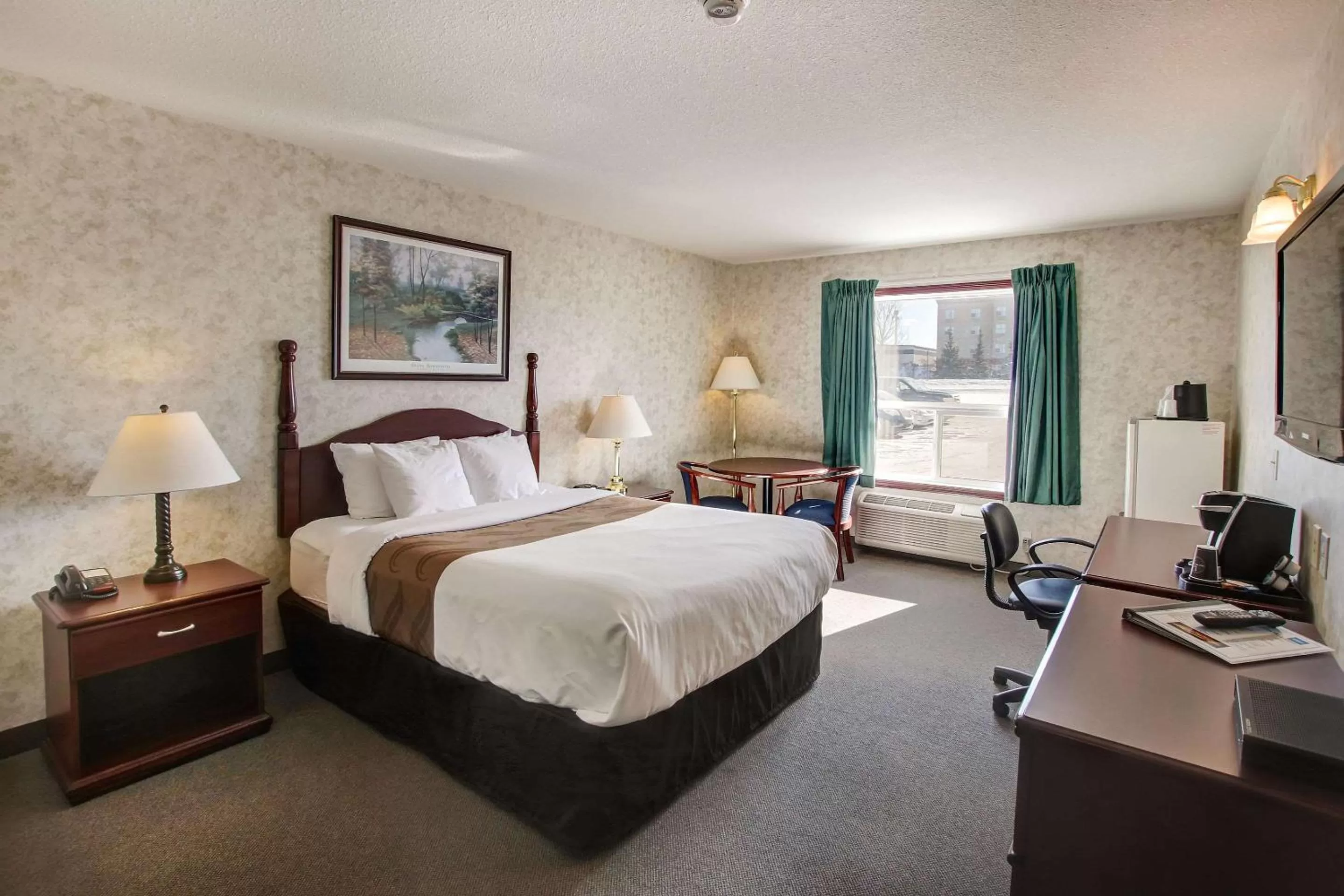 Photo of the whole room, Bed in Ramada by Wyndham Nisku Edmonton Airport