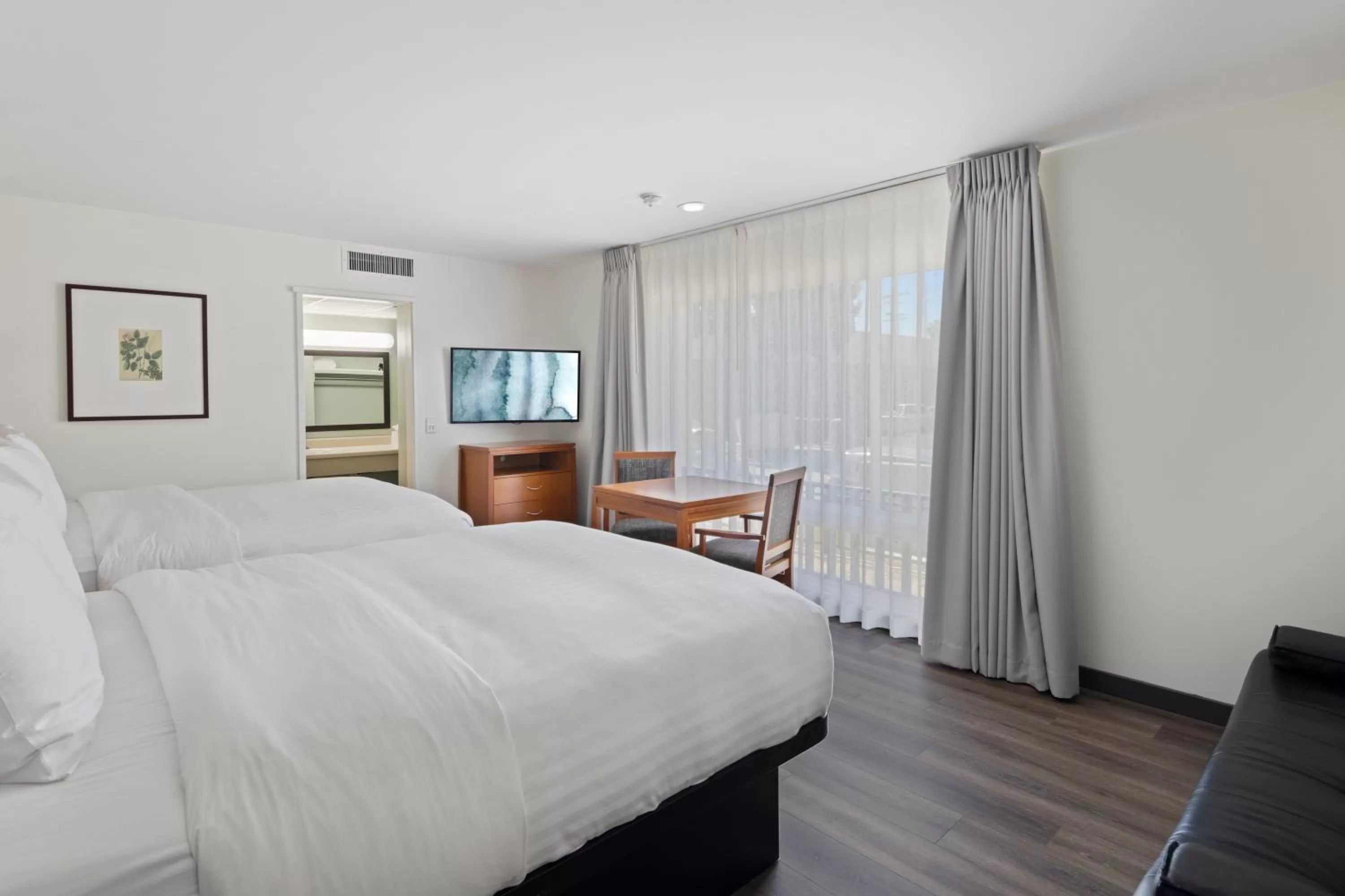 Bedroom, Bed in Vagabond Inn Glendale