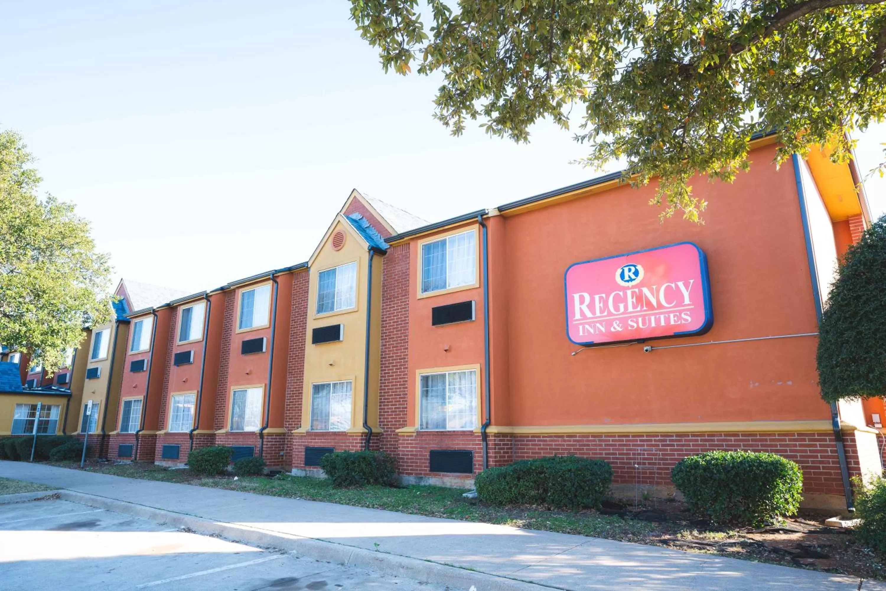 Property building in Regency Inn & Suites DFW