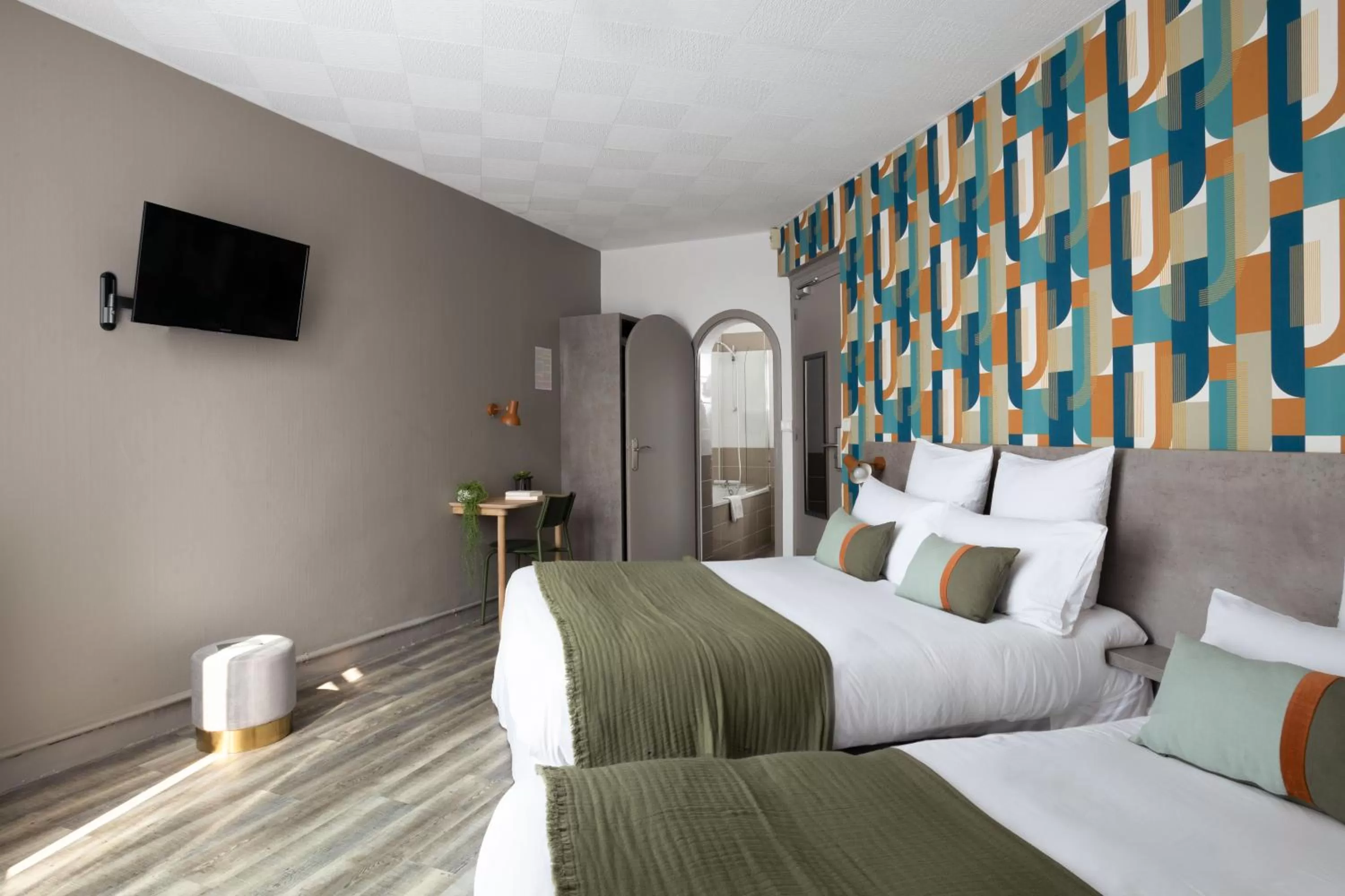 Photo of the whole room, Bed in Hôtel Suzane