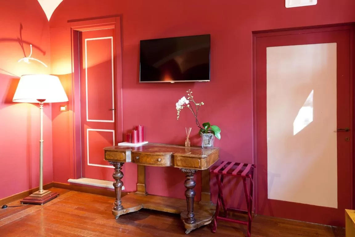 Decorative detail, TV/Entertainment Center in Relais Montemaggiore