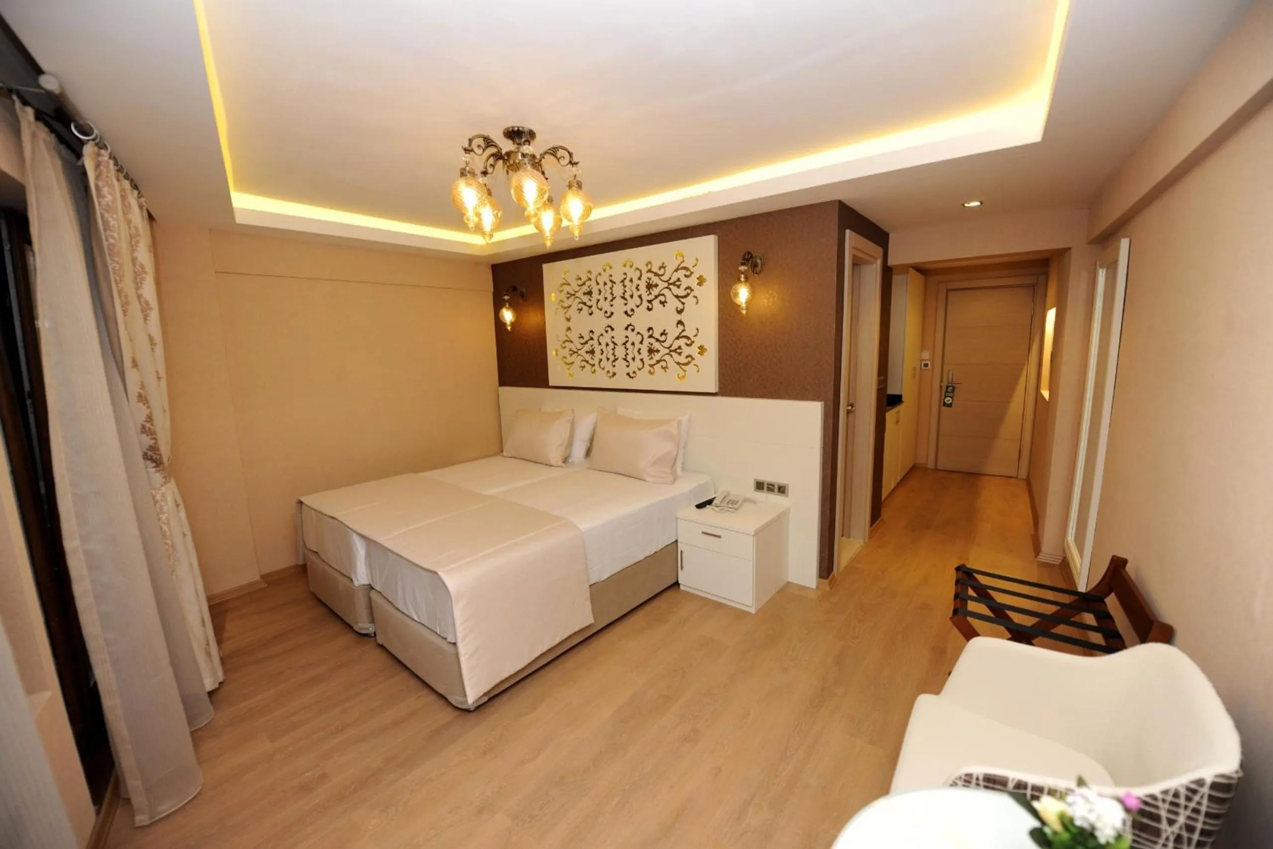 Photo of the whole room, Bed in Rooms Inn Taxim