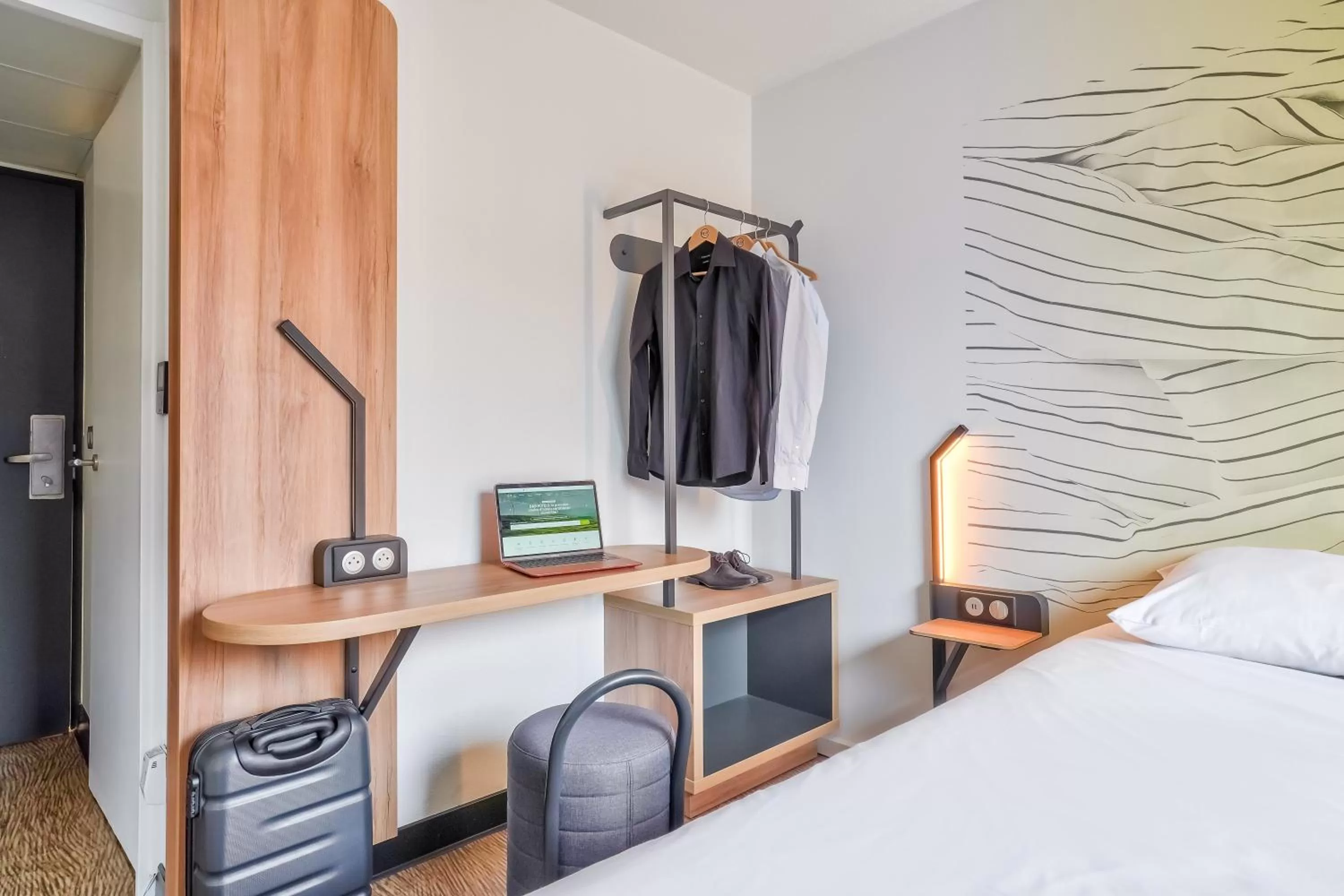 Bedroom, Bed in B&B HOTEL Paris Rosny-sous-Bois