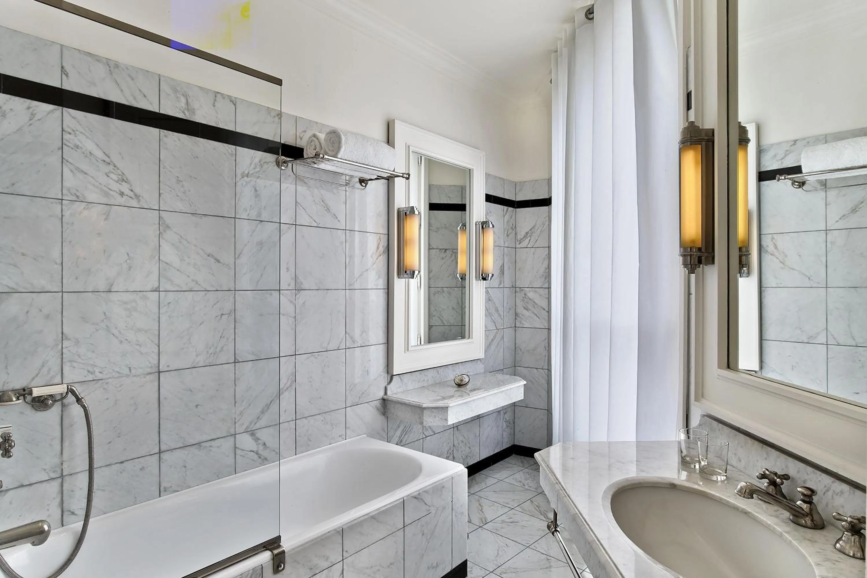 Bathroom in Le Dokhan's Paris Arc de Triomphe, a Tribute Portfolio Hotel