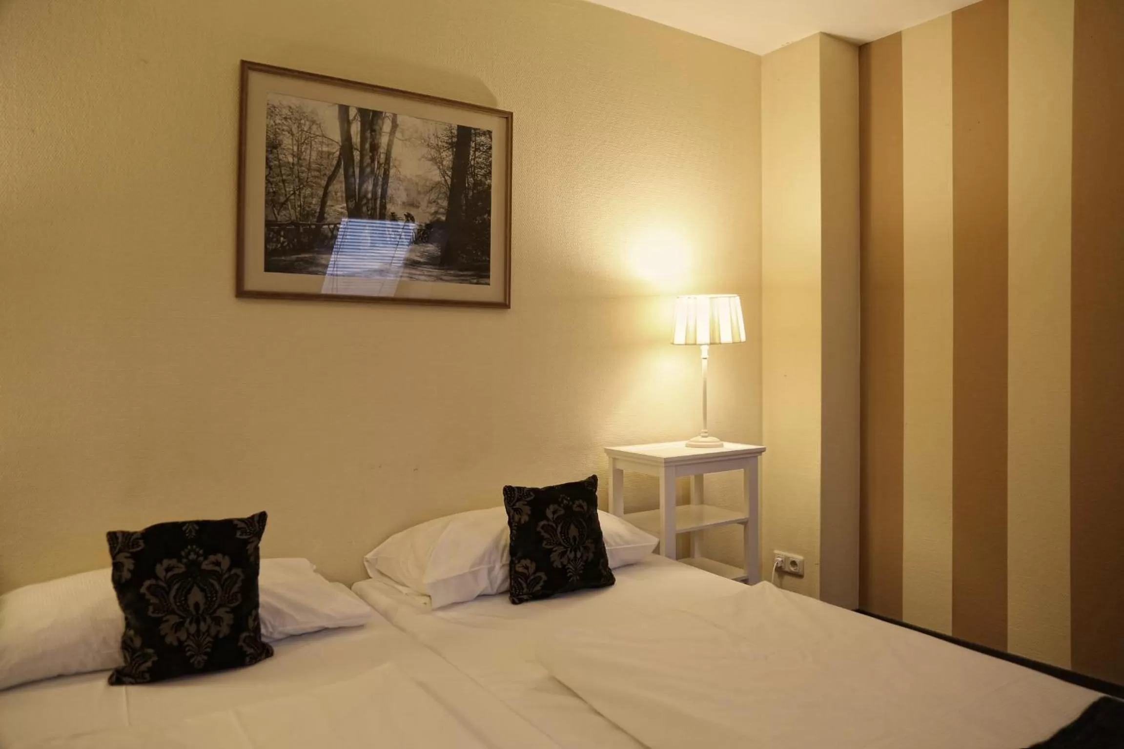 Photo of the whole room, Bed in Konsumhotel Dorotheenhof Weimar