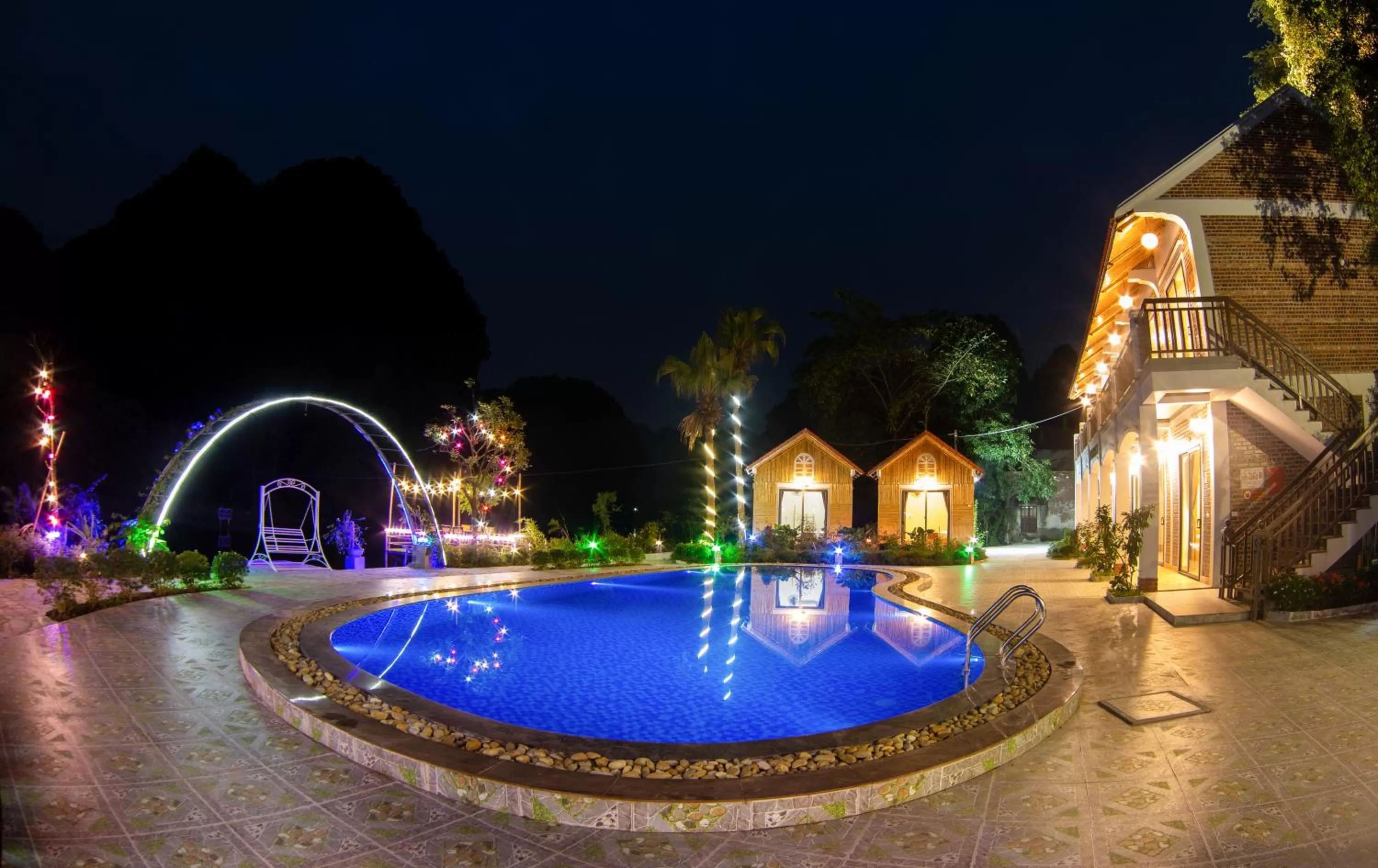 HoangLong Riverside Homestay