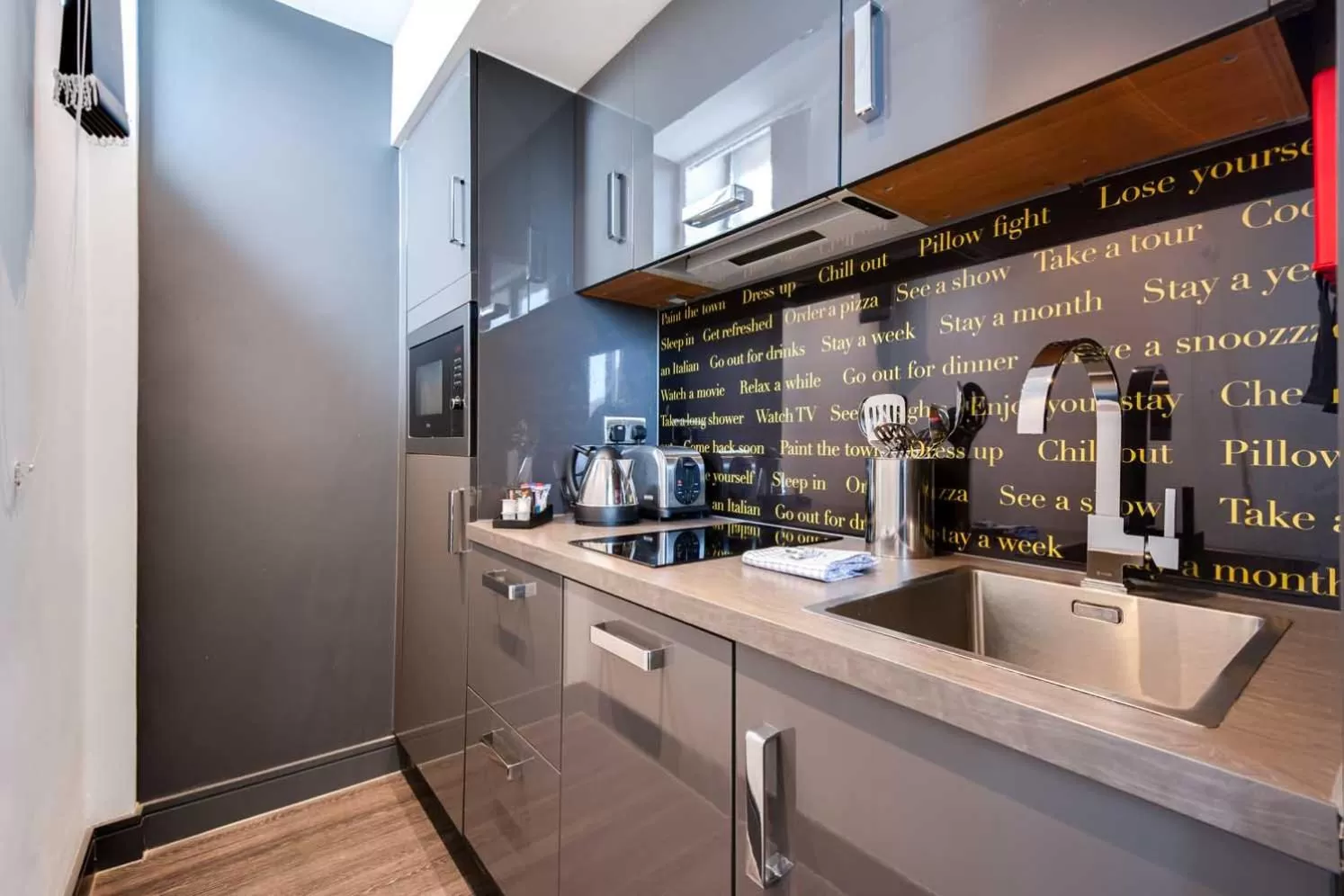 Kitchen or kitchenette in Roomzzz Chester City