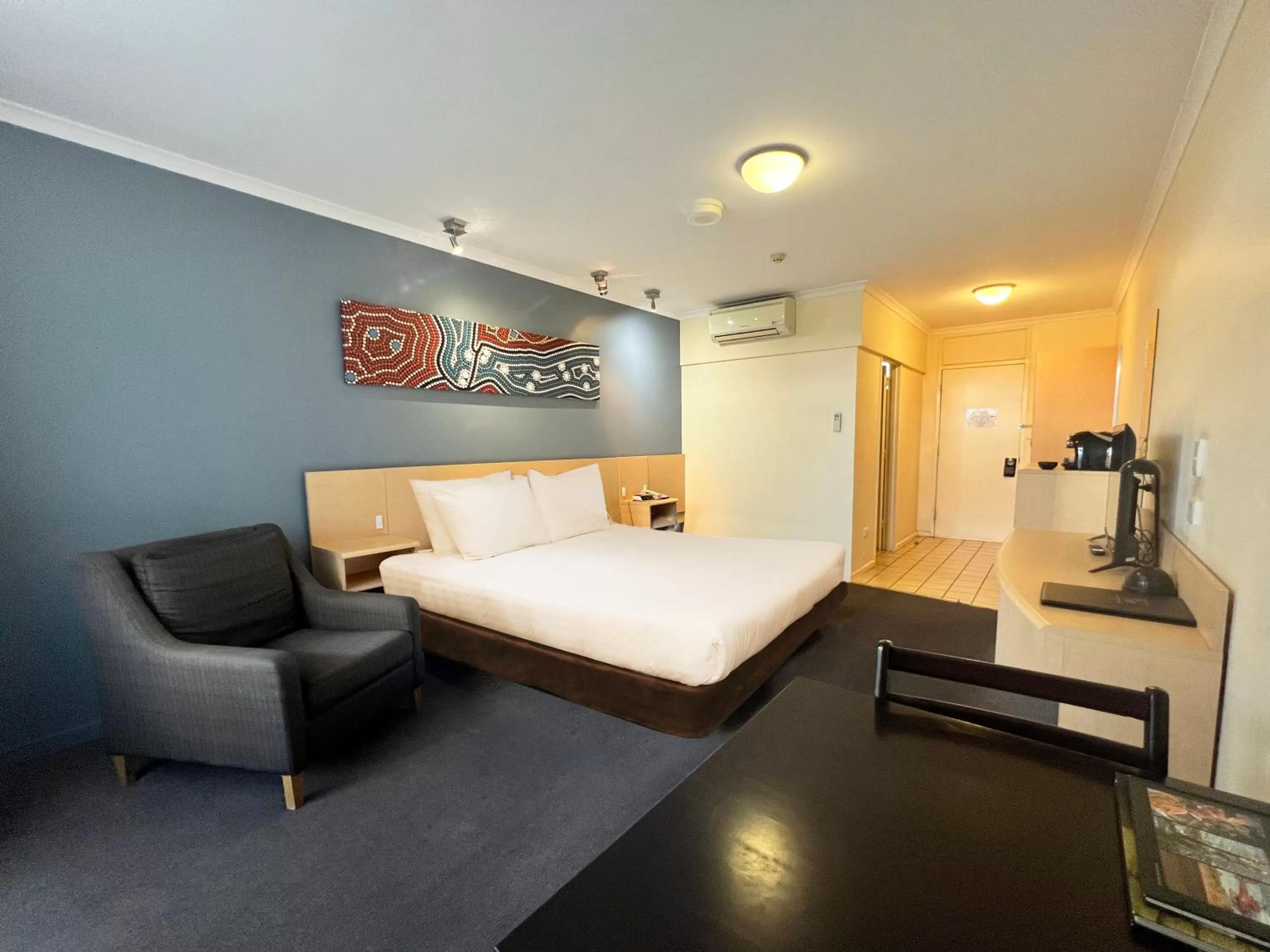 Photo of the whole room, Bed in Stay at Alice Springs Hotel