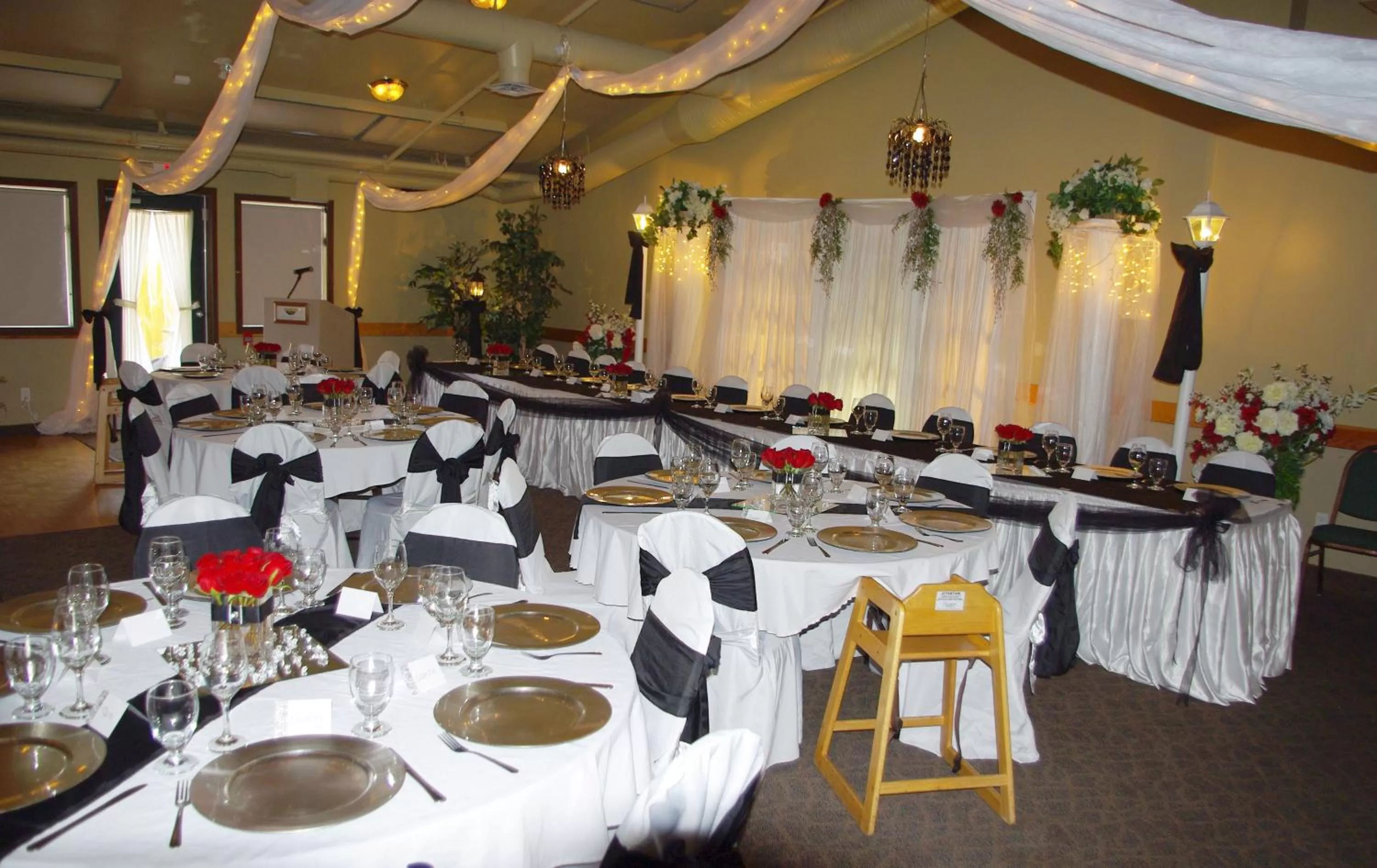 Banquet/Function facilities in Waterton Lakes Lodge Resort