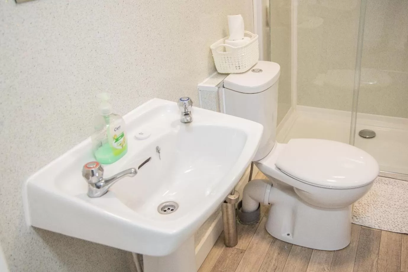 Bathroom in Anglesey Arms