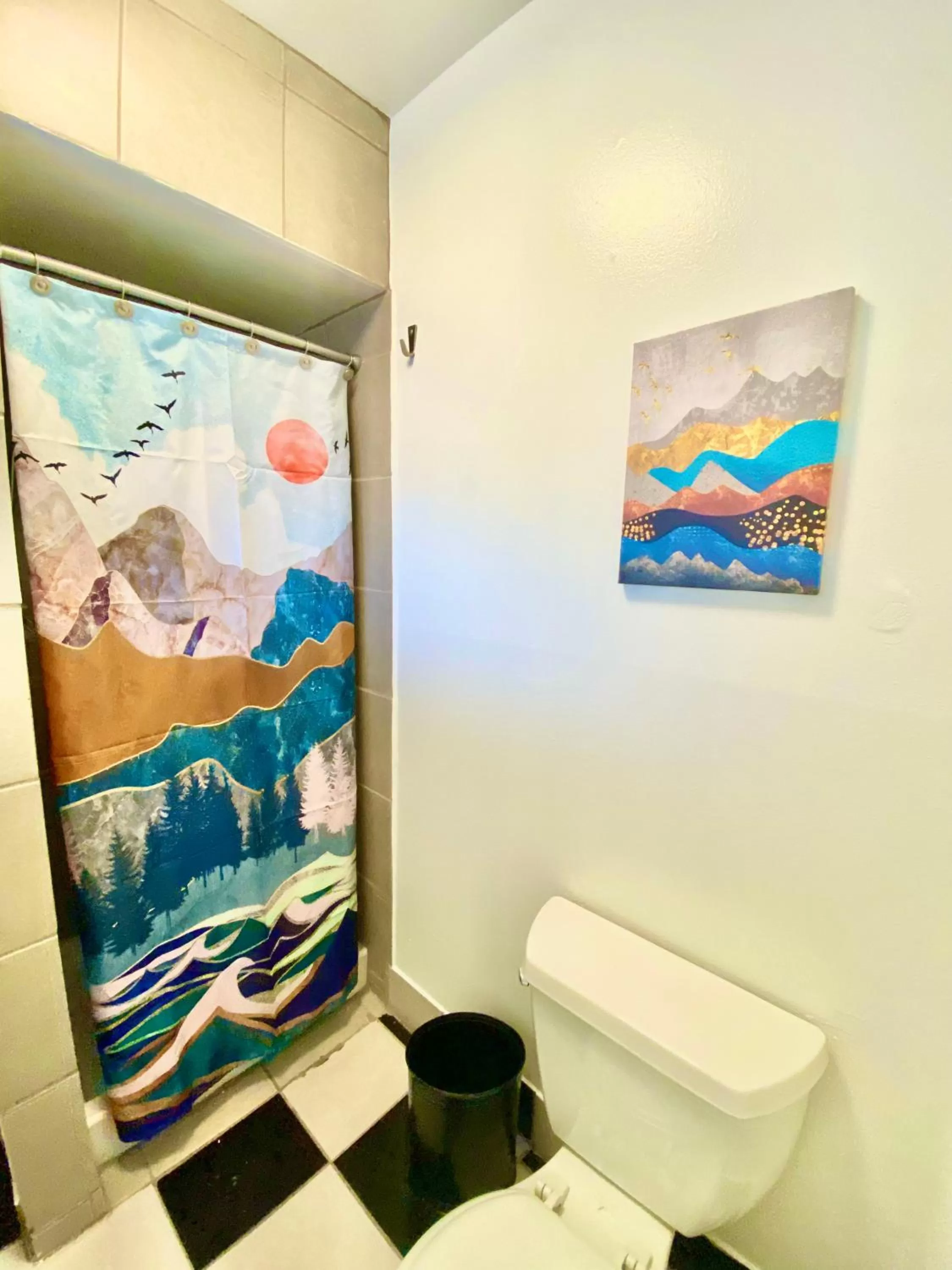 Bathroom in Bluebird Day Inn & Suites