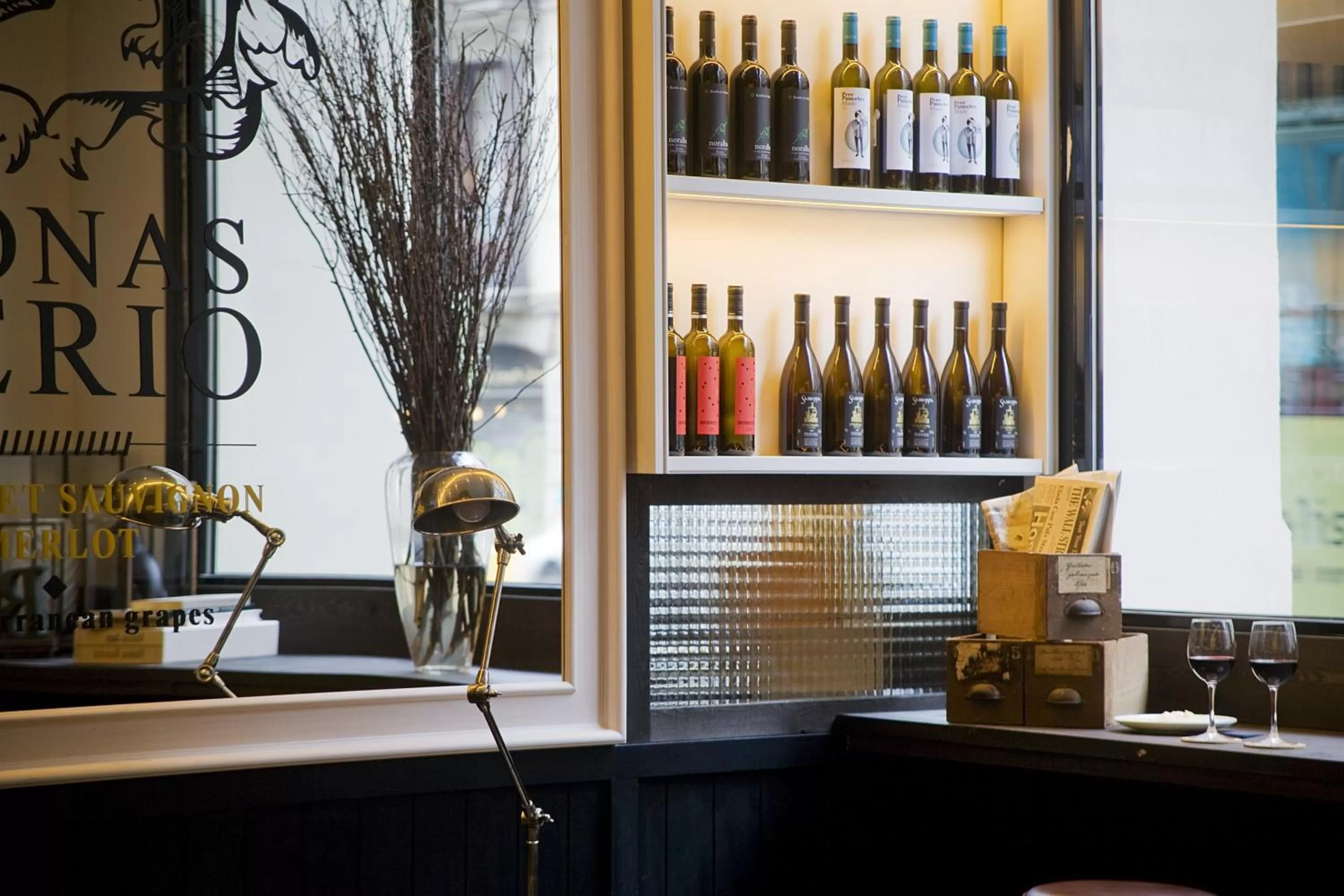 Lounge or bar in Praktik Vinoteca