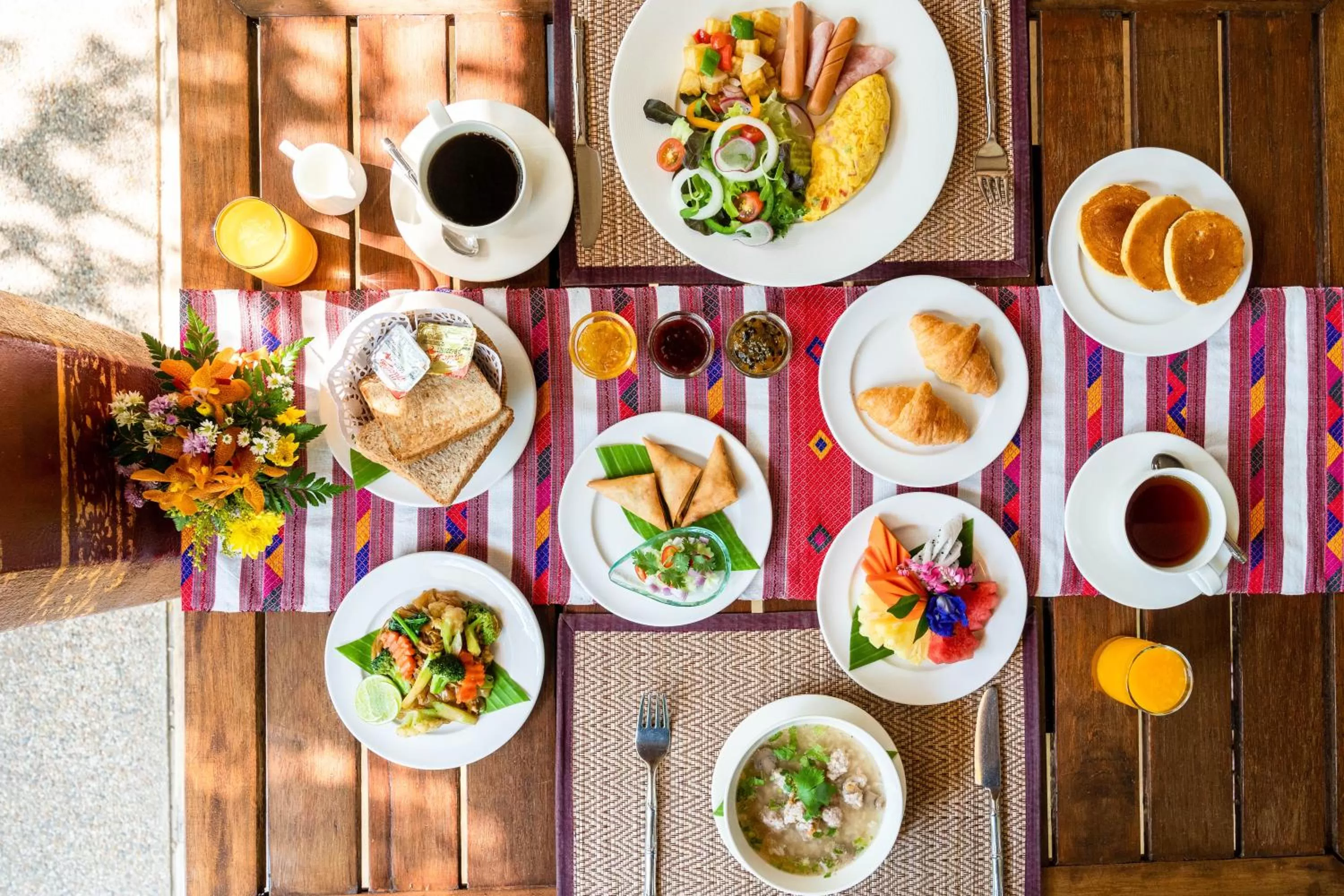 Buffet breakfast in Yaang Come Village Hotel