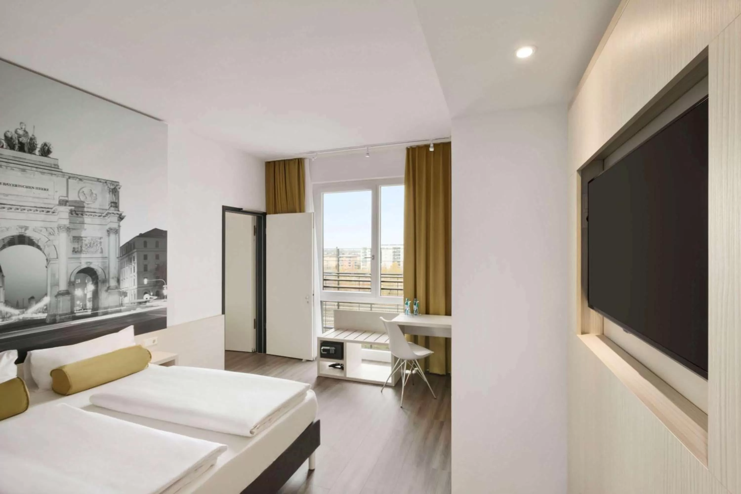 Photo of the whole room, Bed in Super 8 by Wyndham Munich City West