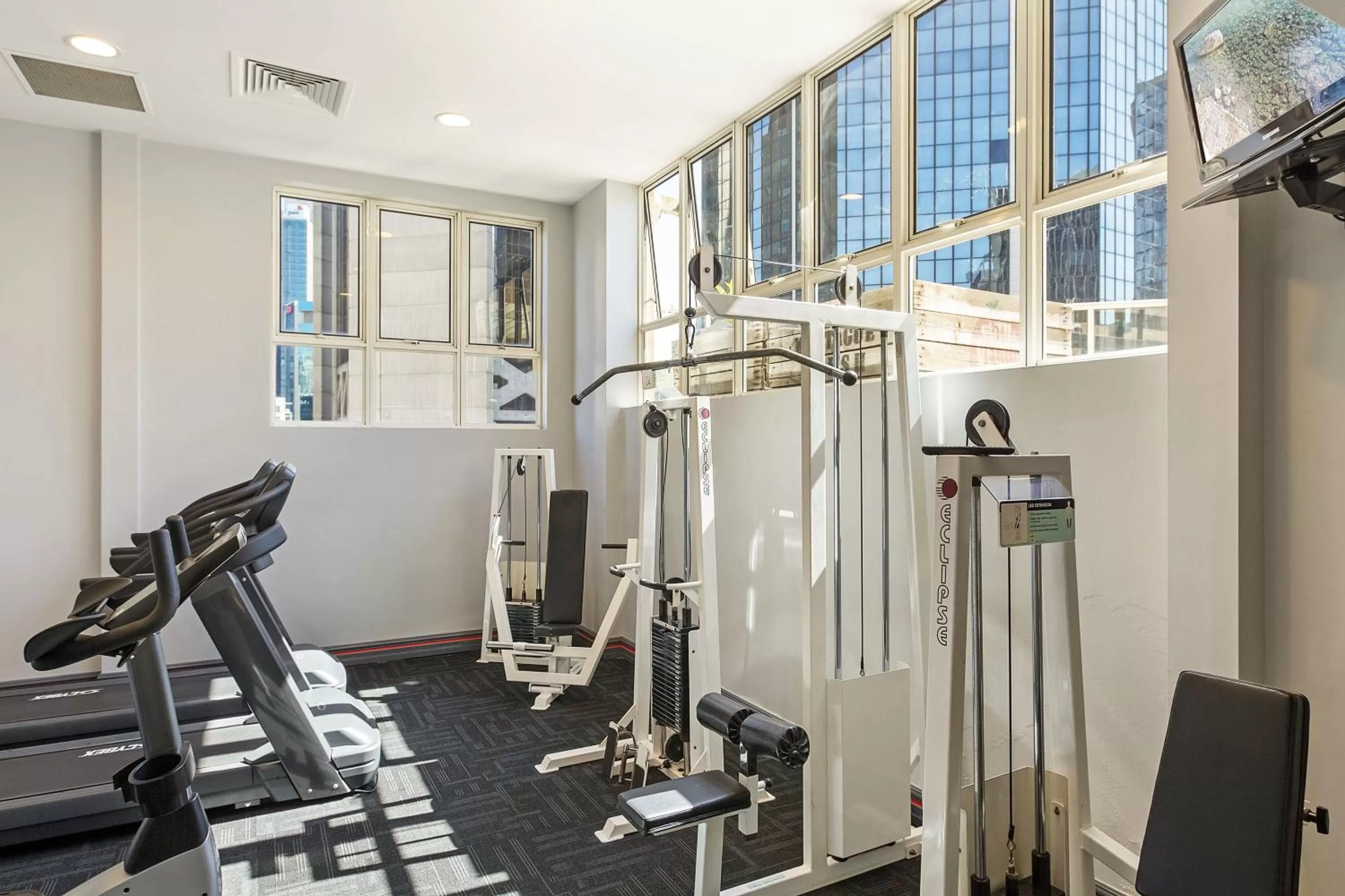 Fitness centre/facilities in Mantra 2 Bond Street