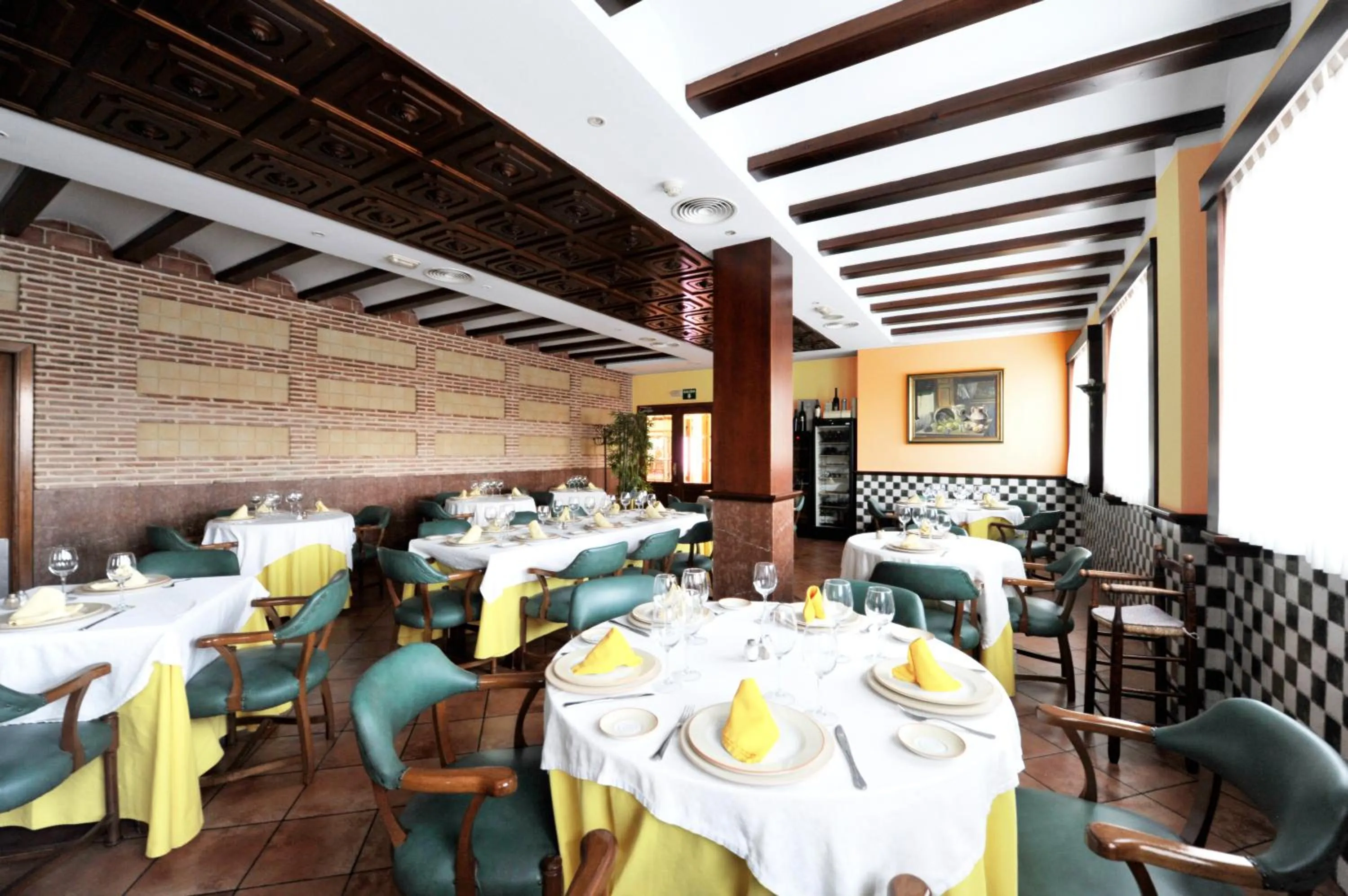 Restaurant/places to eat in Hotel Lozano