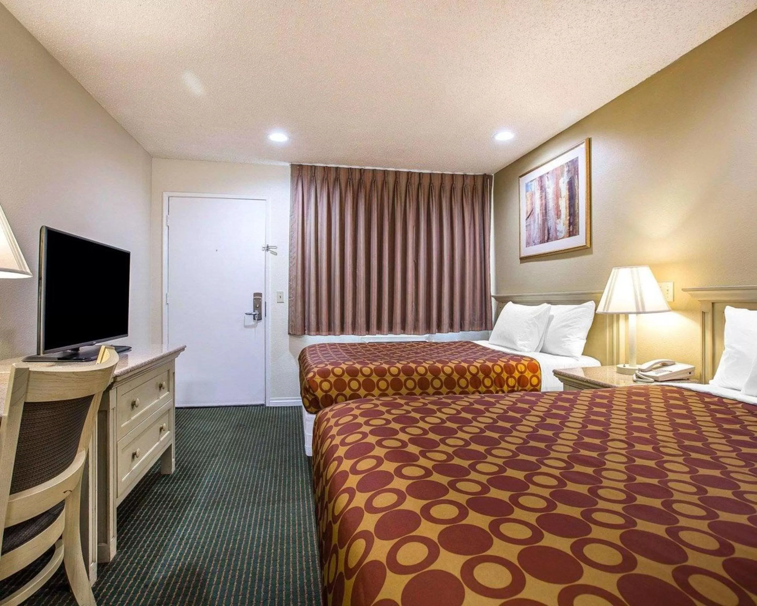 Photo of the whole room, Bed in Rodeway Inn Santee San Diego East