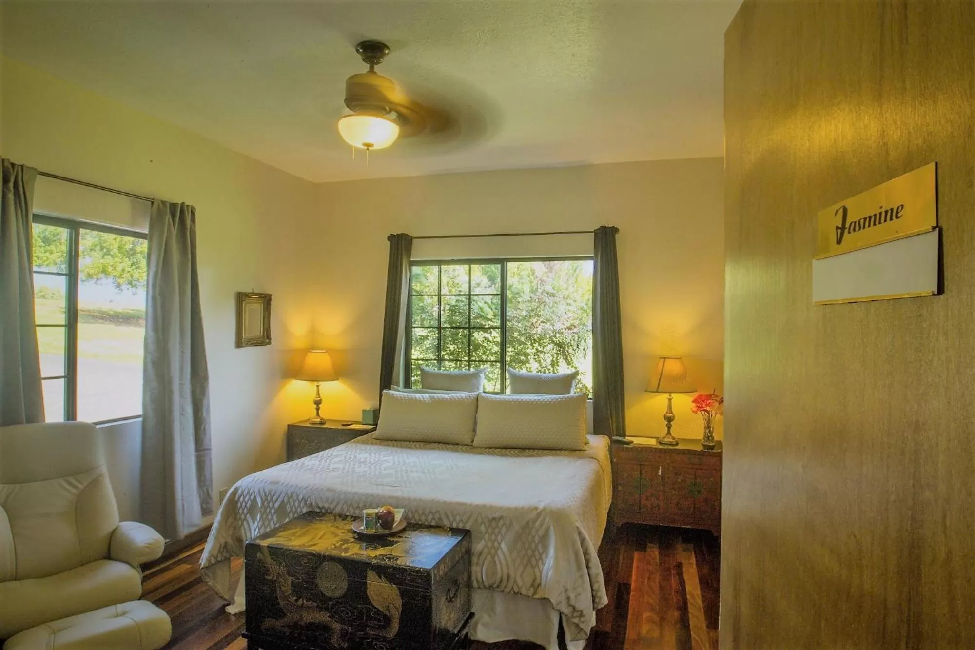 Bed in The Inn at Kulaniapia Falls