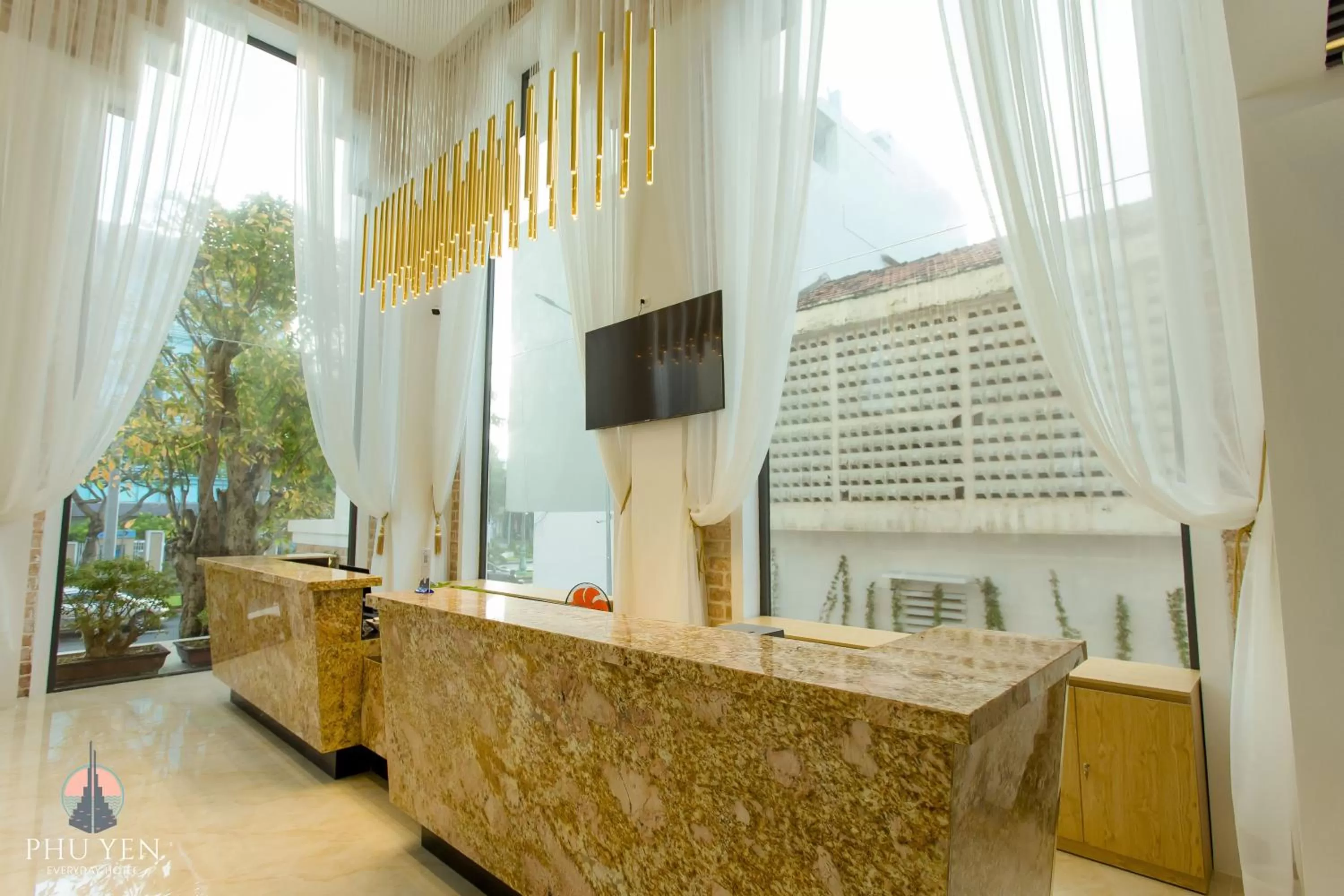 Communal lounge/ TV room in PHÚ YÊN EVERYDAY HOTEL