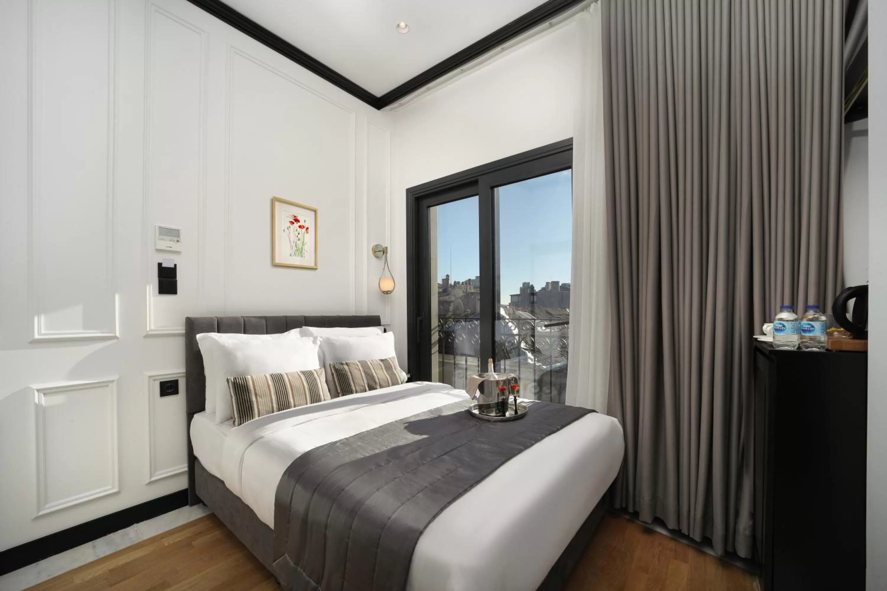 Photo of the whole room, Bed in The Trinity Hotel Taksim - Special Category