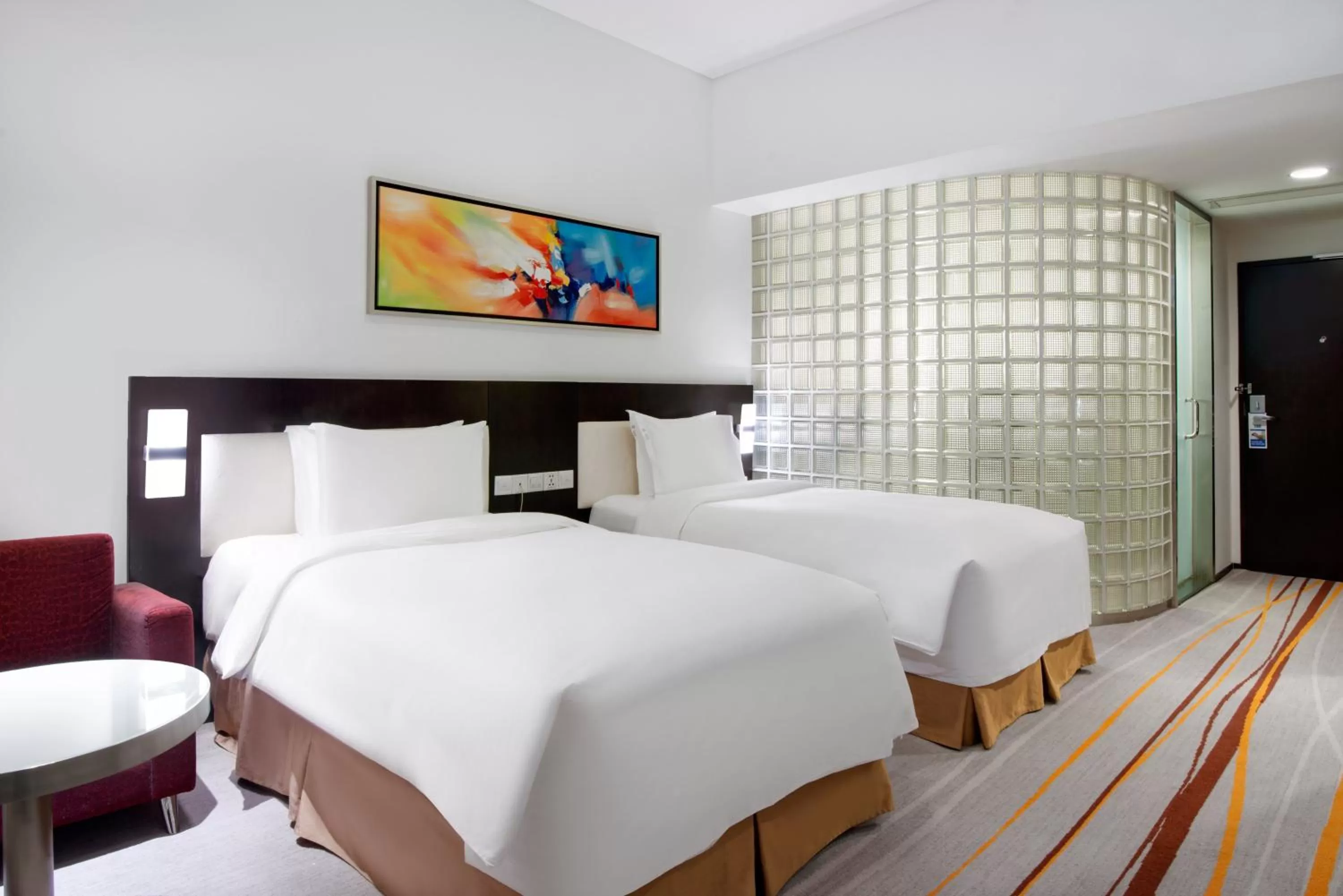 Photo of the whole room, Bed in Holiday Inn Express Chengdu Gulou