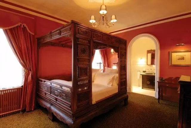 Bed in Craig's Royal Hotel