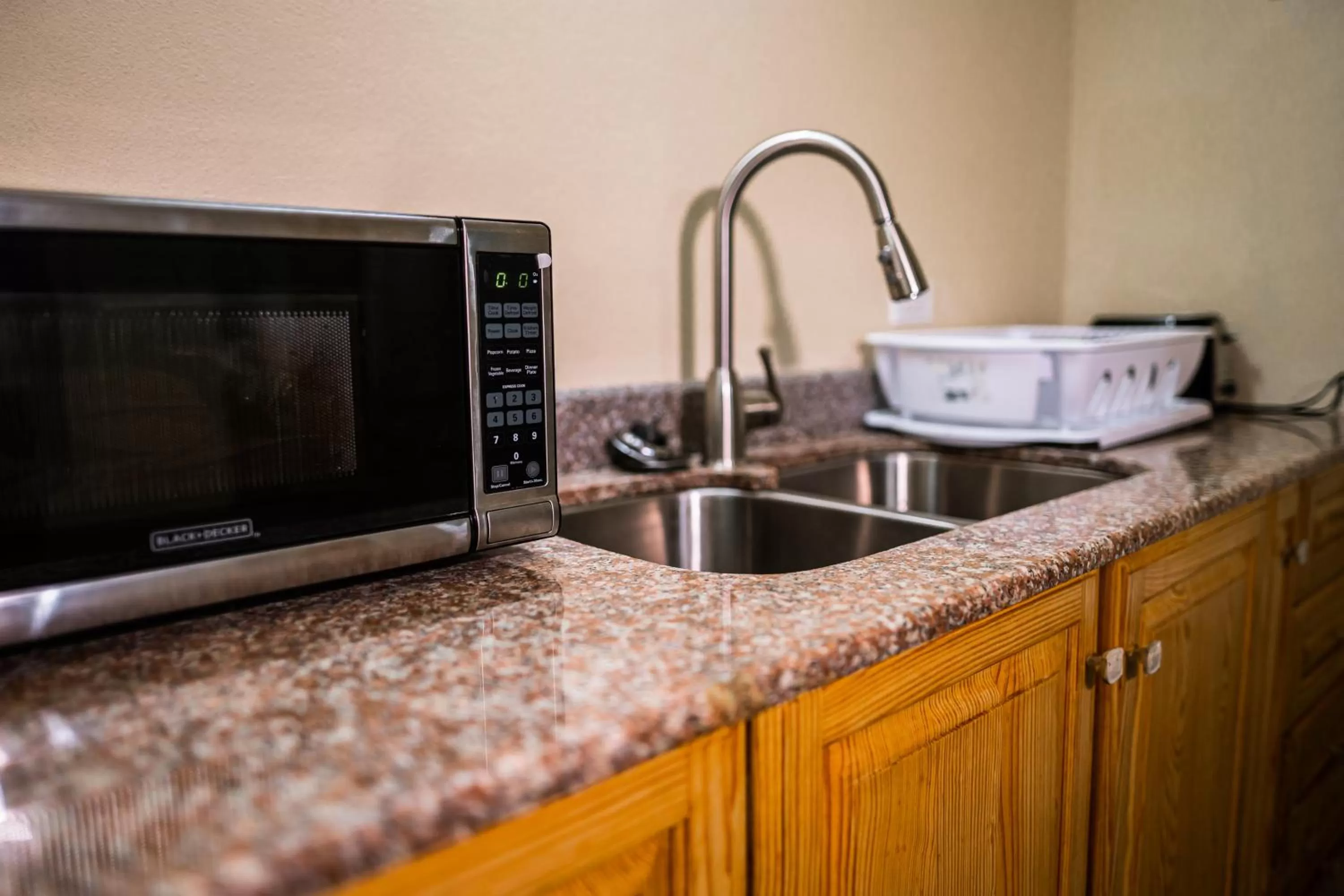 Coffee/tea facilities in Connie's Comfort Suites