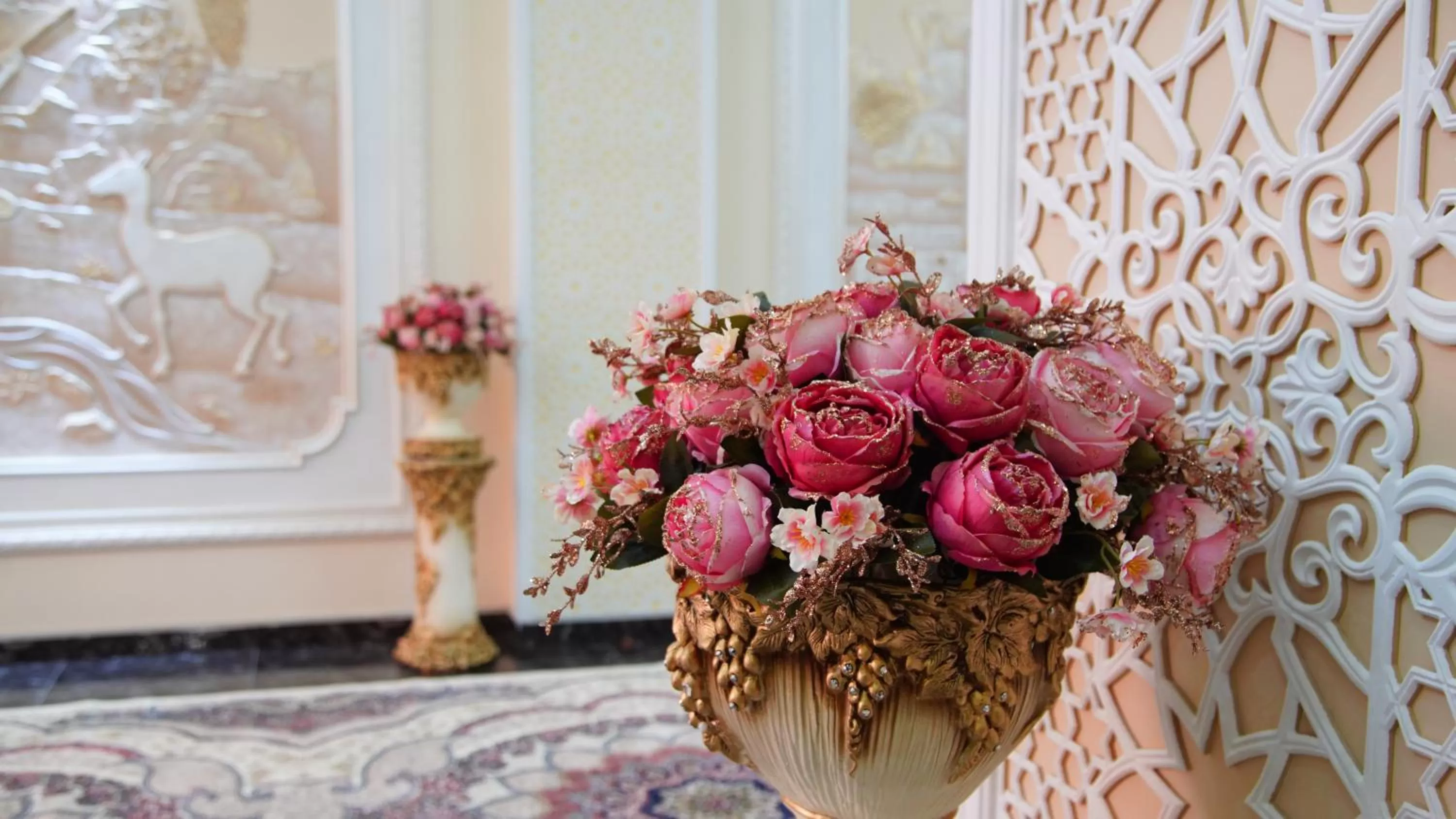 Communal lounge/ TV room in Sumaya Hotel