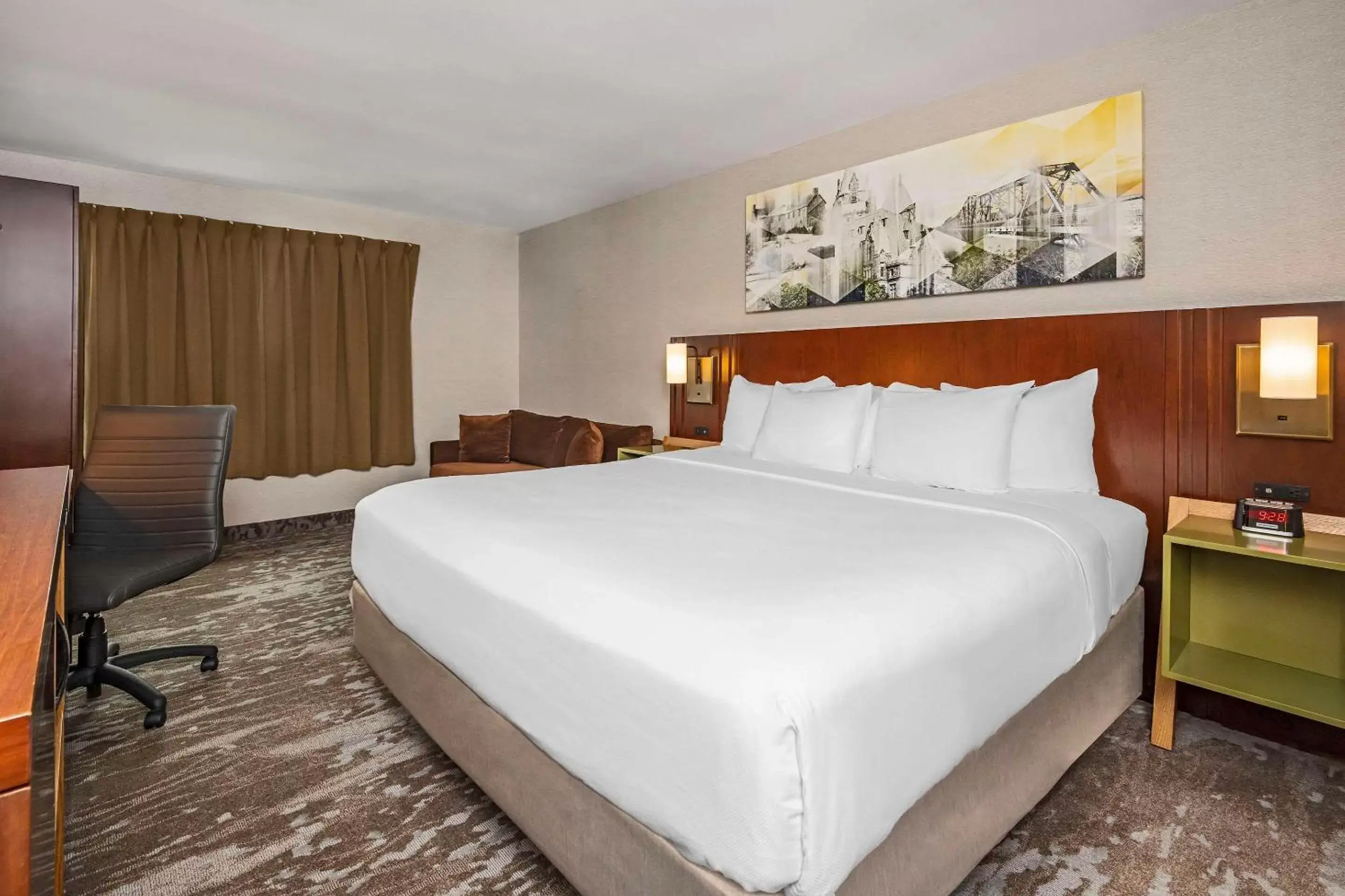 King Room - Non-Smoking in Comfort Inn Cambridge King Room - Non-Smoking in Comfort Inn Cambridge