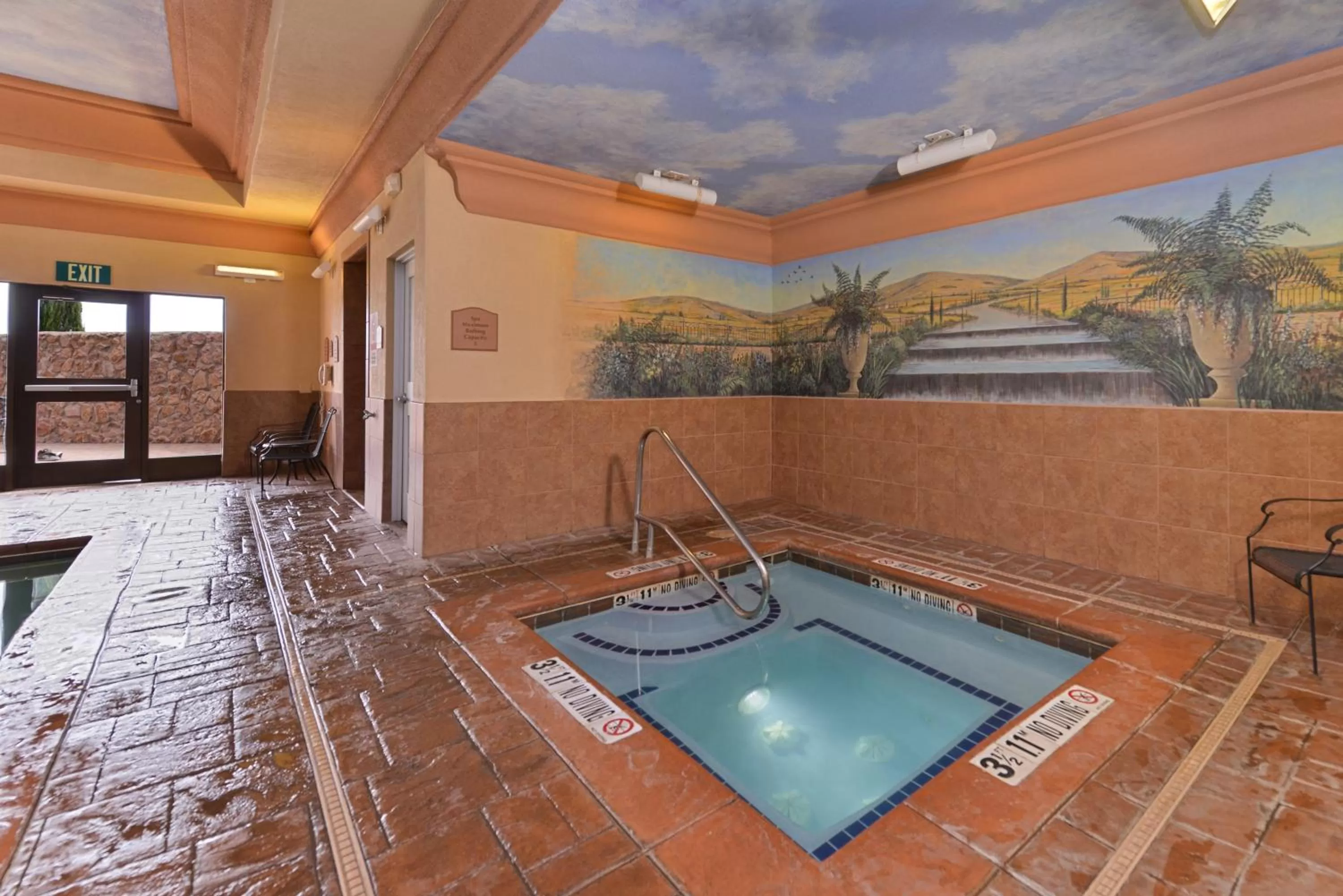 Swimming pool in Holiday Inn Express Hotel & Suites Las Cruces by IHG