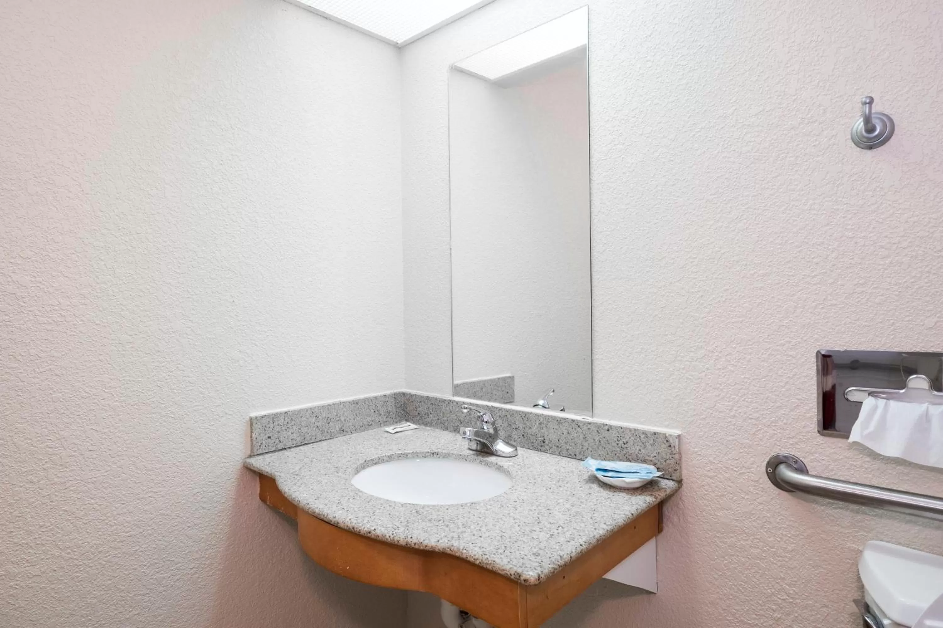 Bathroom in Red Roof Inn Ames