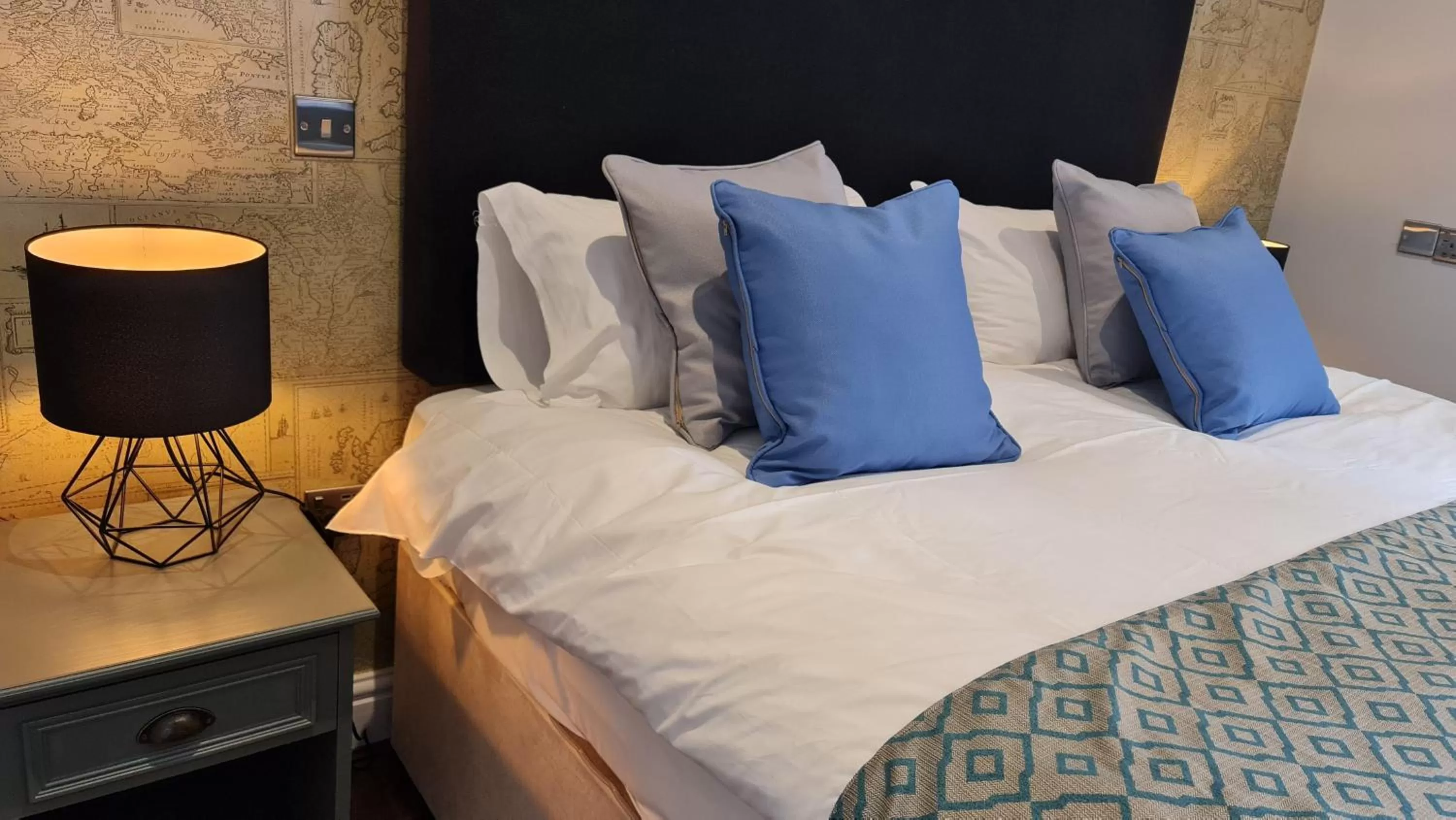 Bedroom, Bed in The George Inn