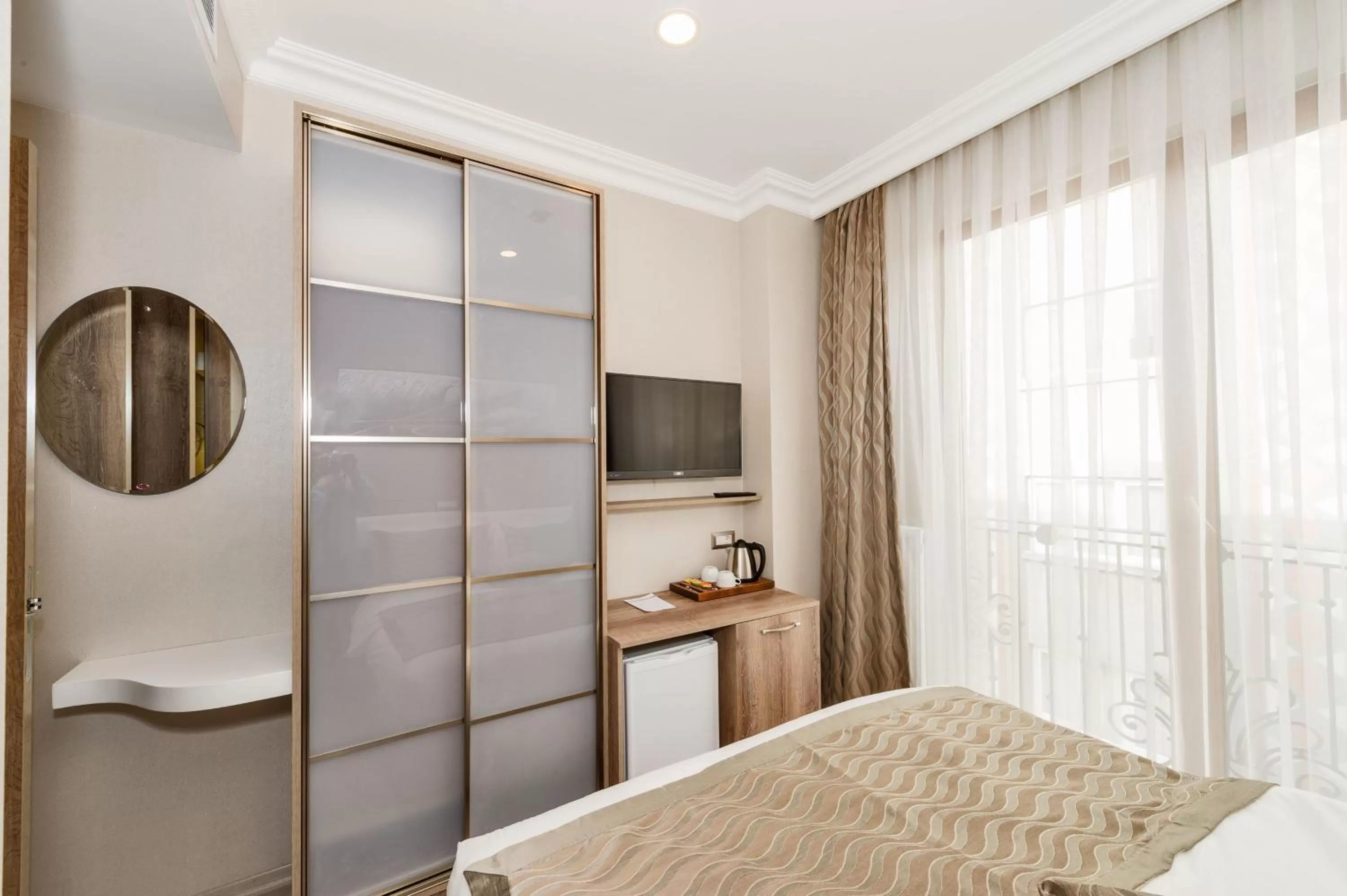 TV and multimedia, Bed in Alphonse Hotel