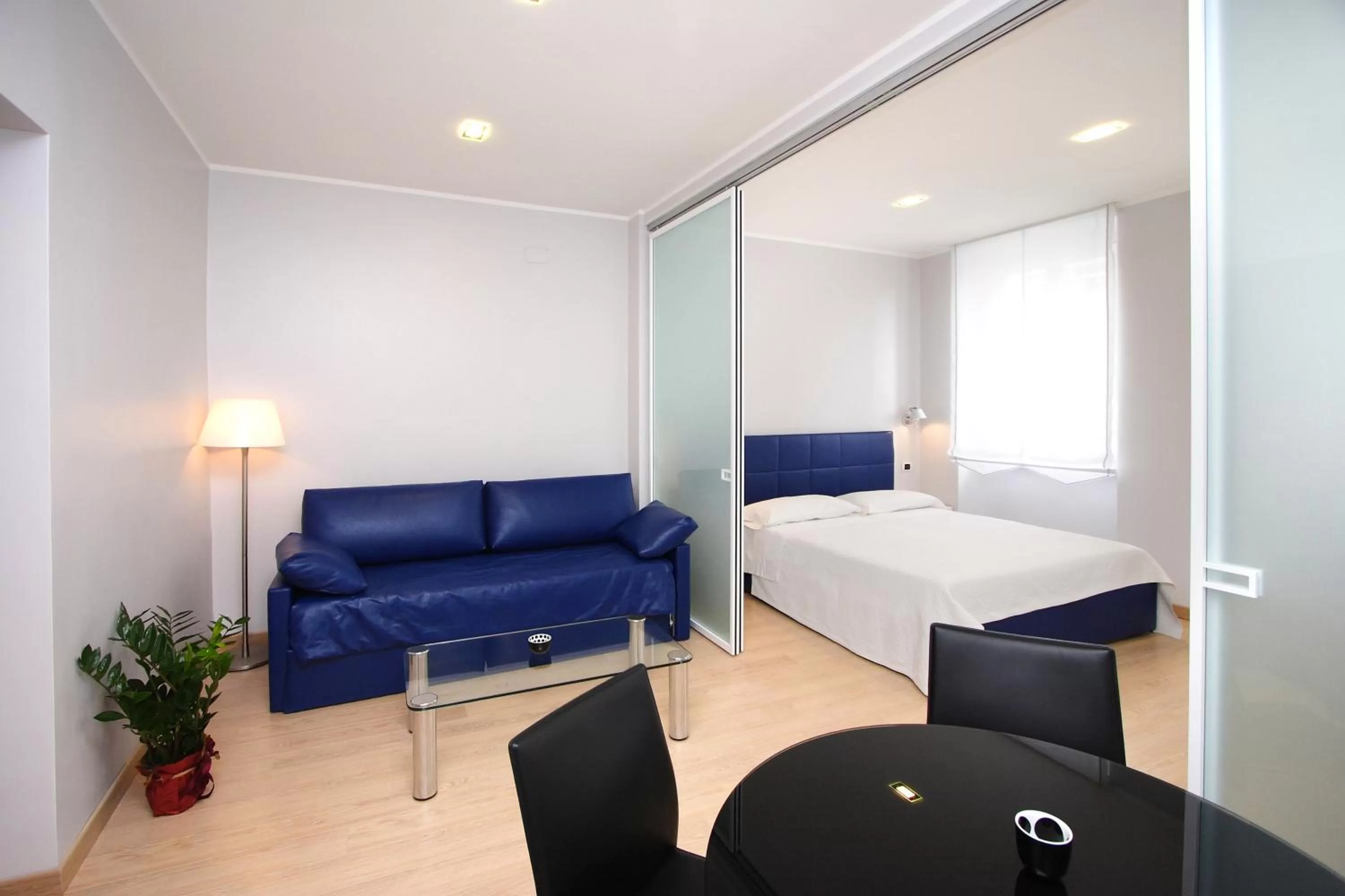 Living room, Bed in Hotel Roma