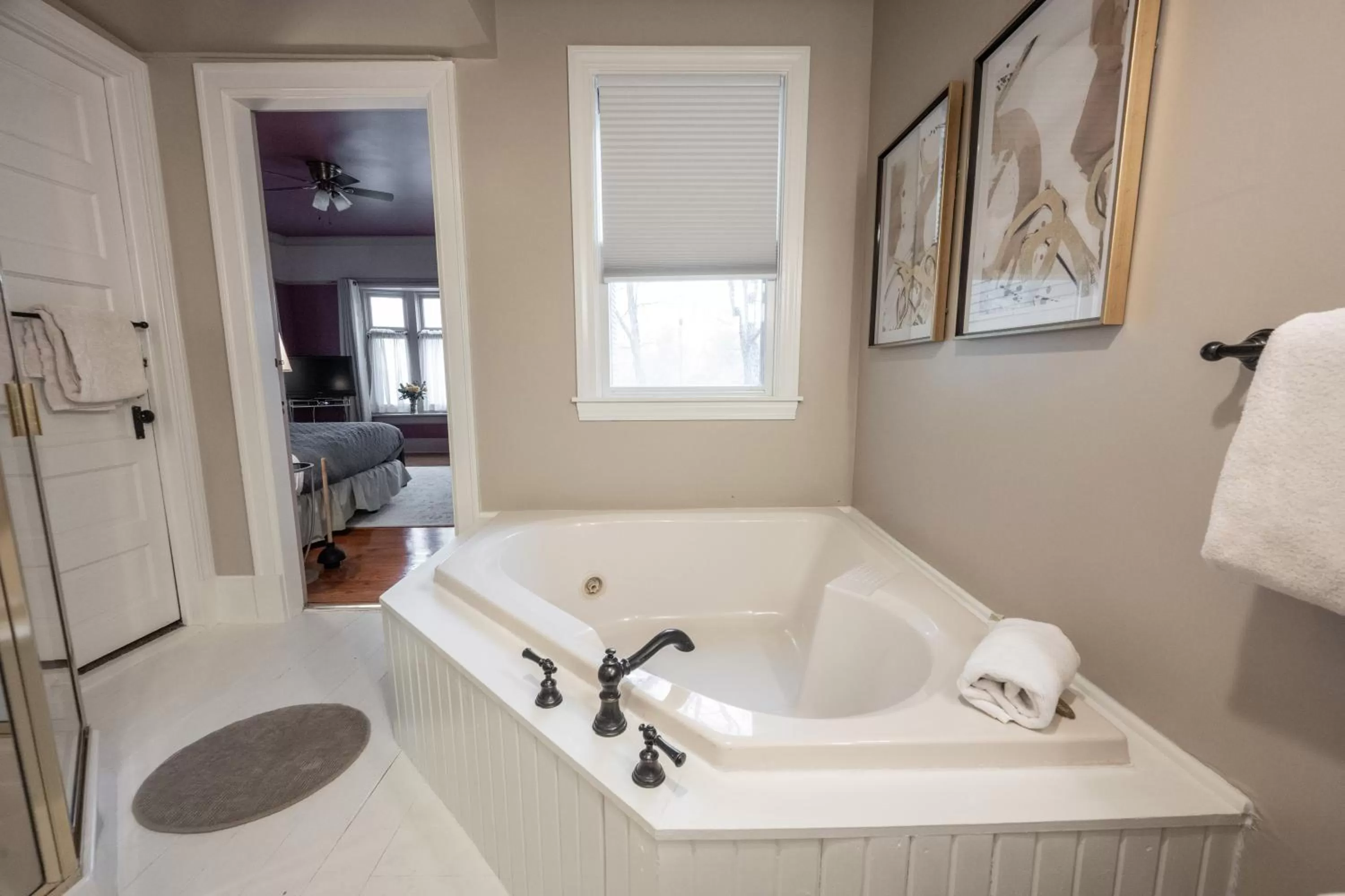 Bathroom in Stone Soup Inn