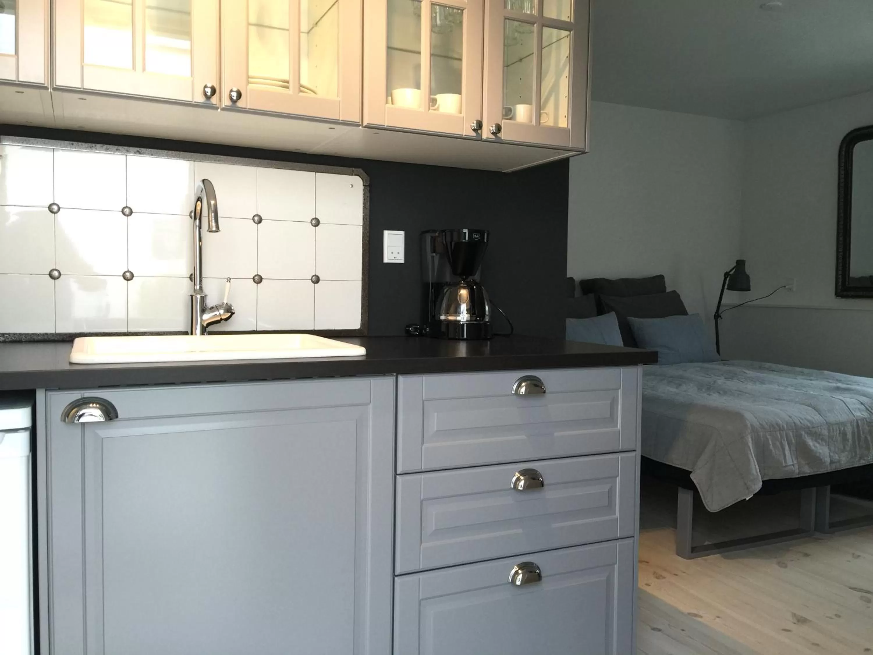 Kitchen or kitchenette, Bed in Dragondrum Bed & Breakfast