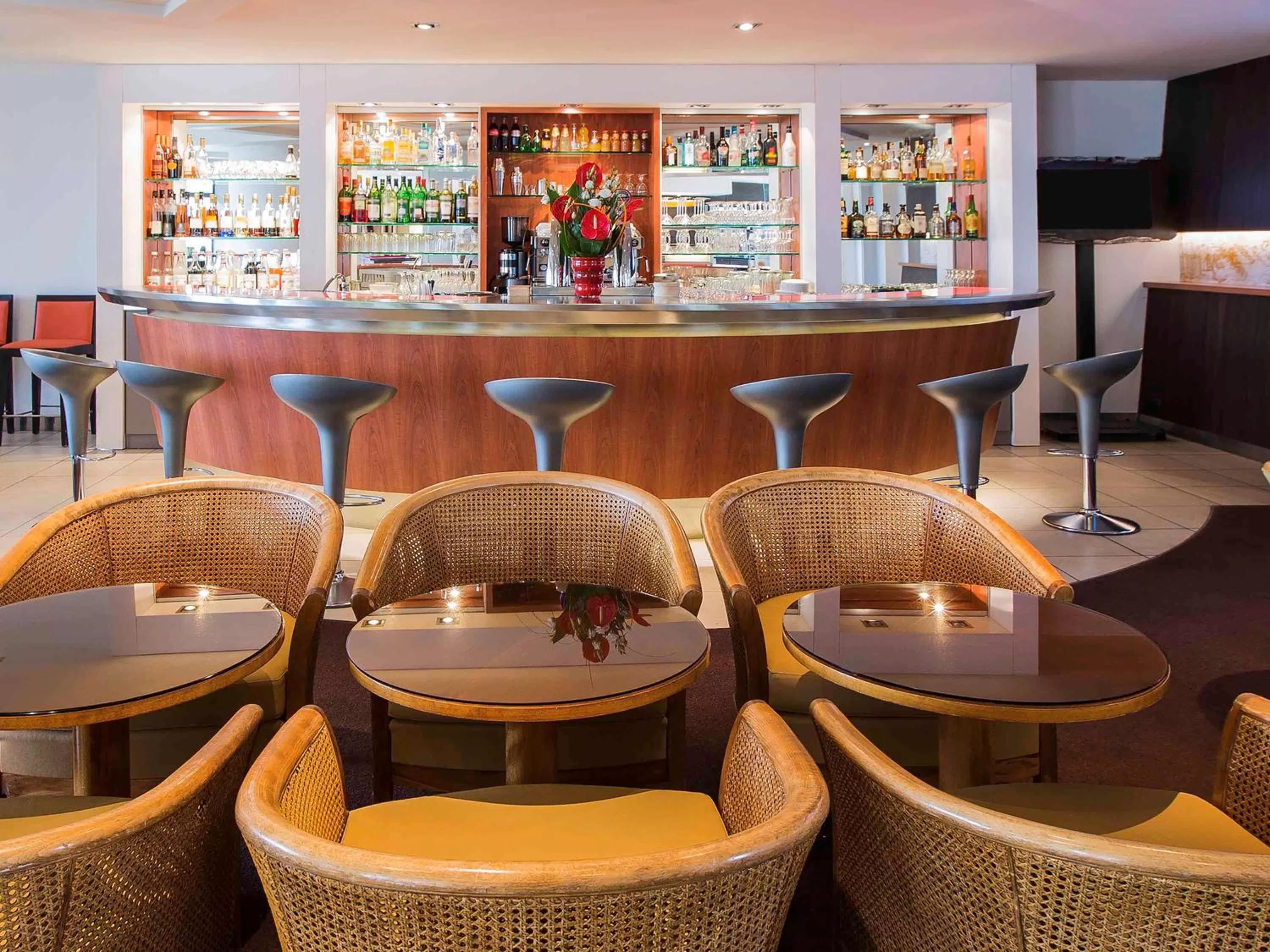 Lounge or bar in Novotel Amboise