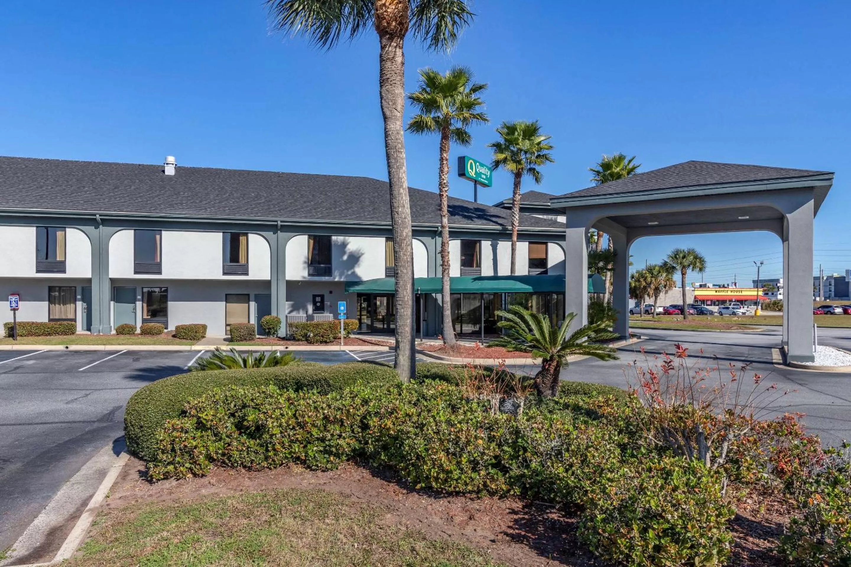 Property building in Quality Inn Brunswick