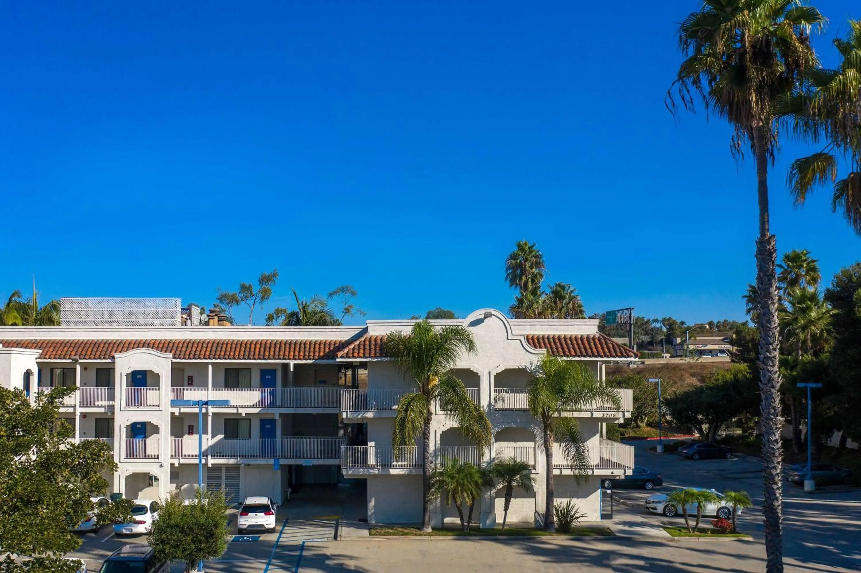 Property building in Motel 6-Oceanside, CA