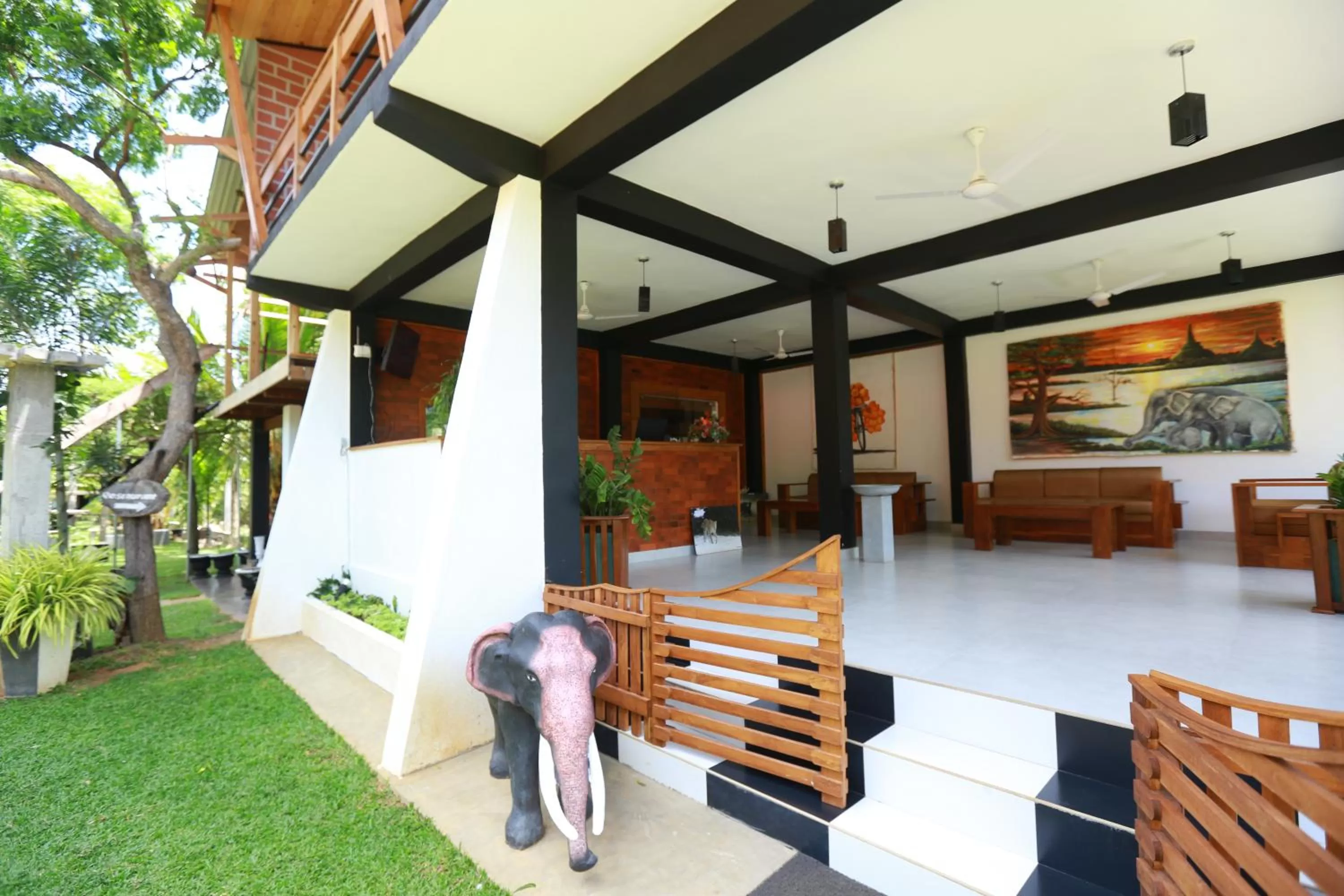 Area and facilities in Eco Hotel Black & White - Anuradhapura