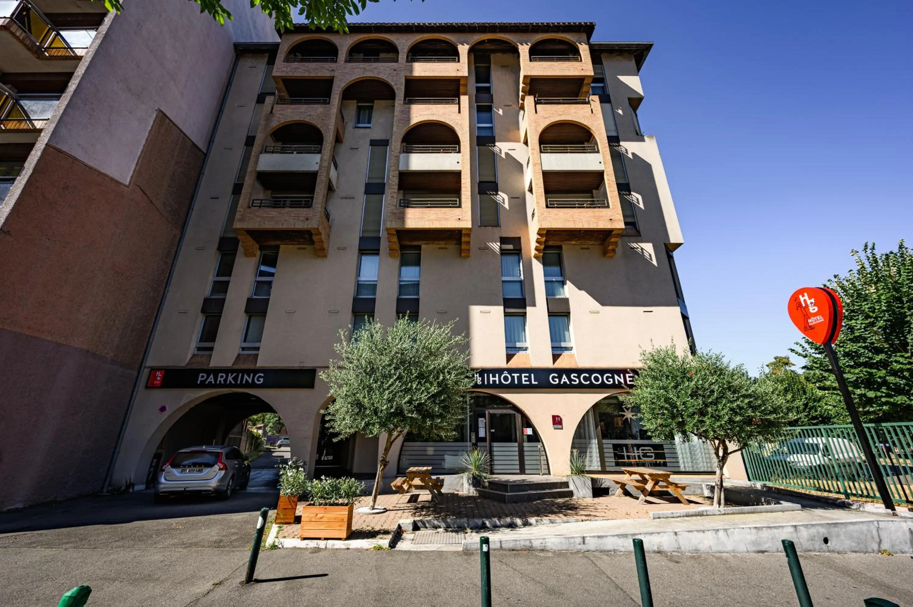 Staff in Hotel Gascogne